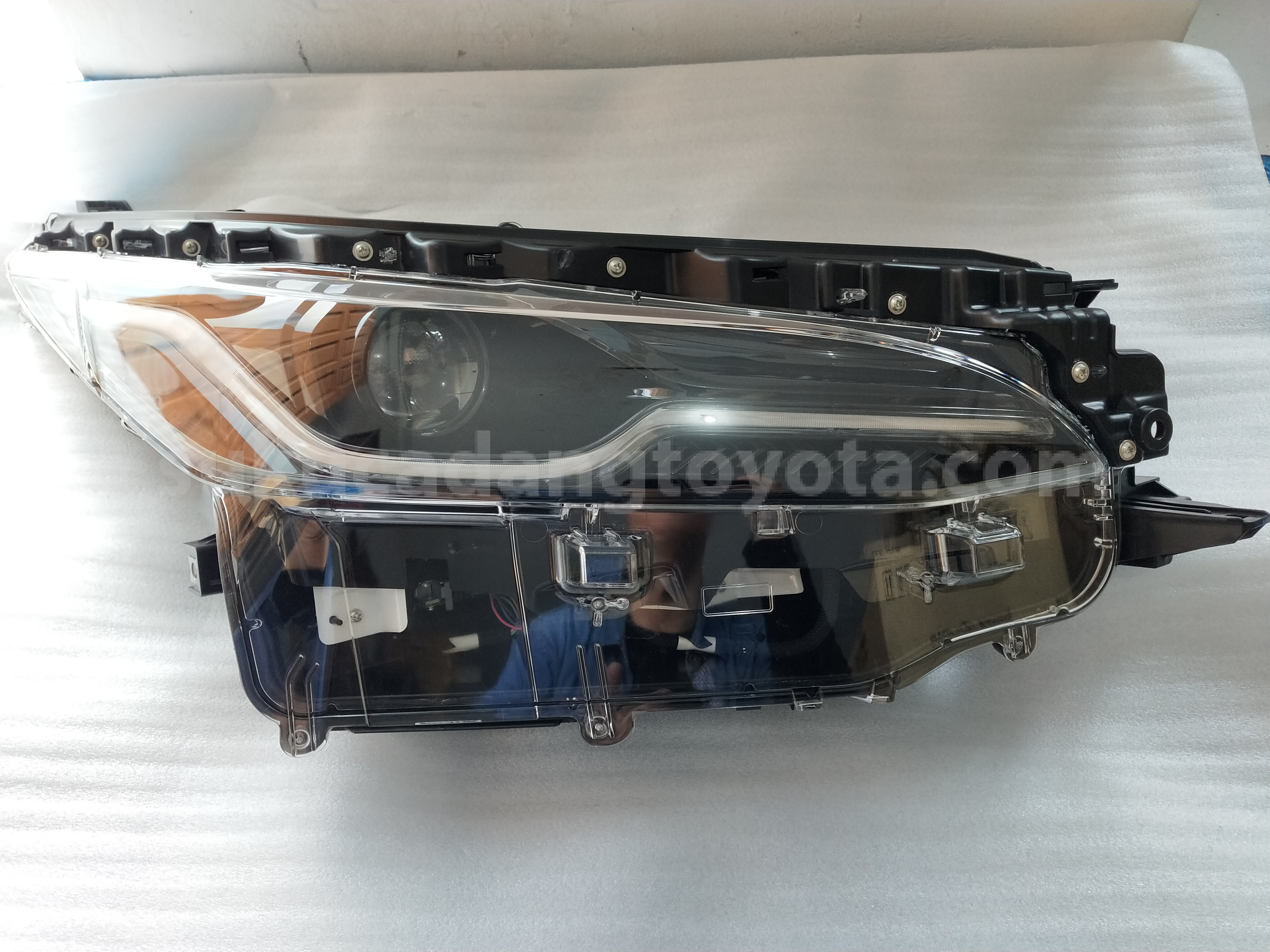811100KM00 HEADLAMP ASSY, RH - TOYOTA