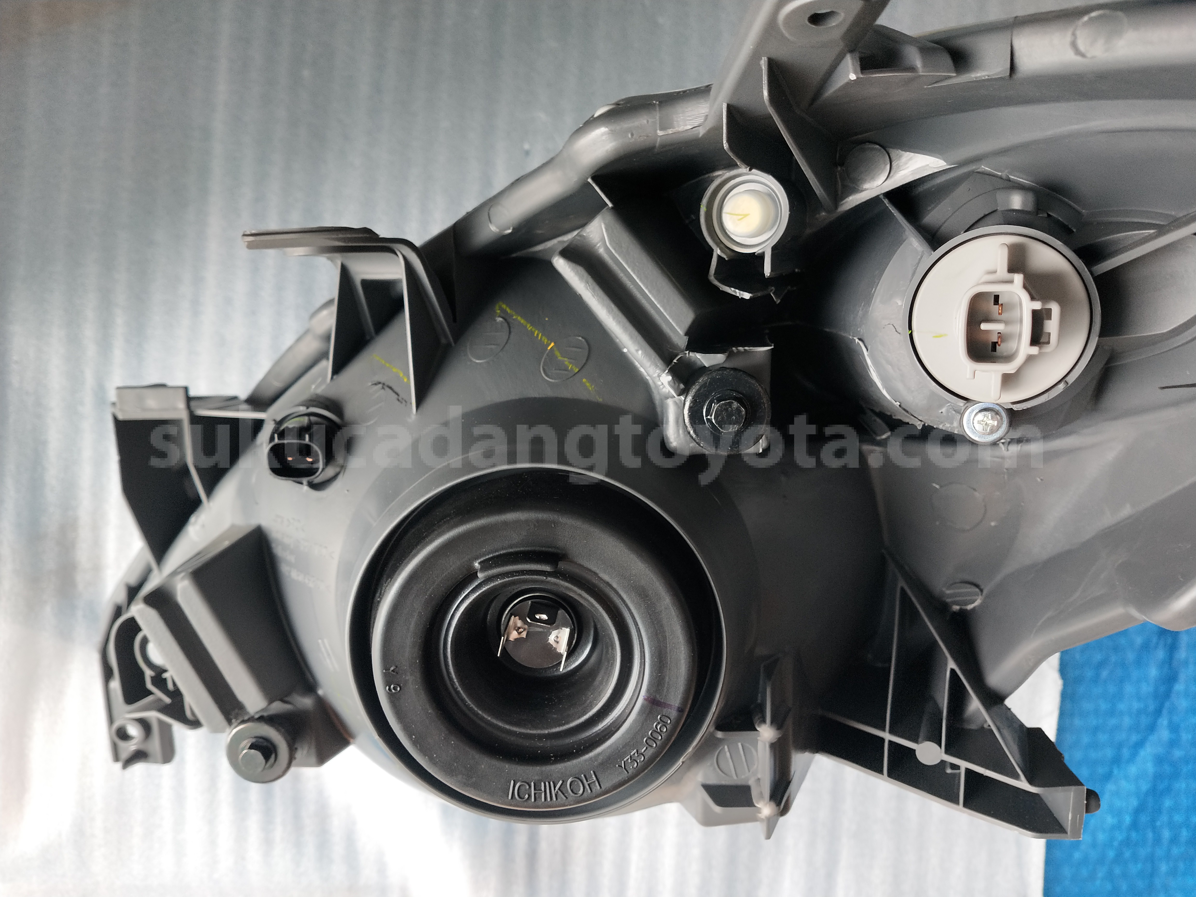 81110BZ050 HEADLAMP A/S, RH - TOYOTA