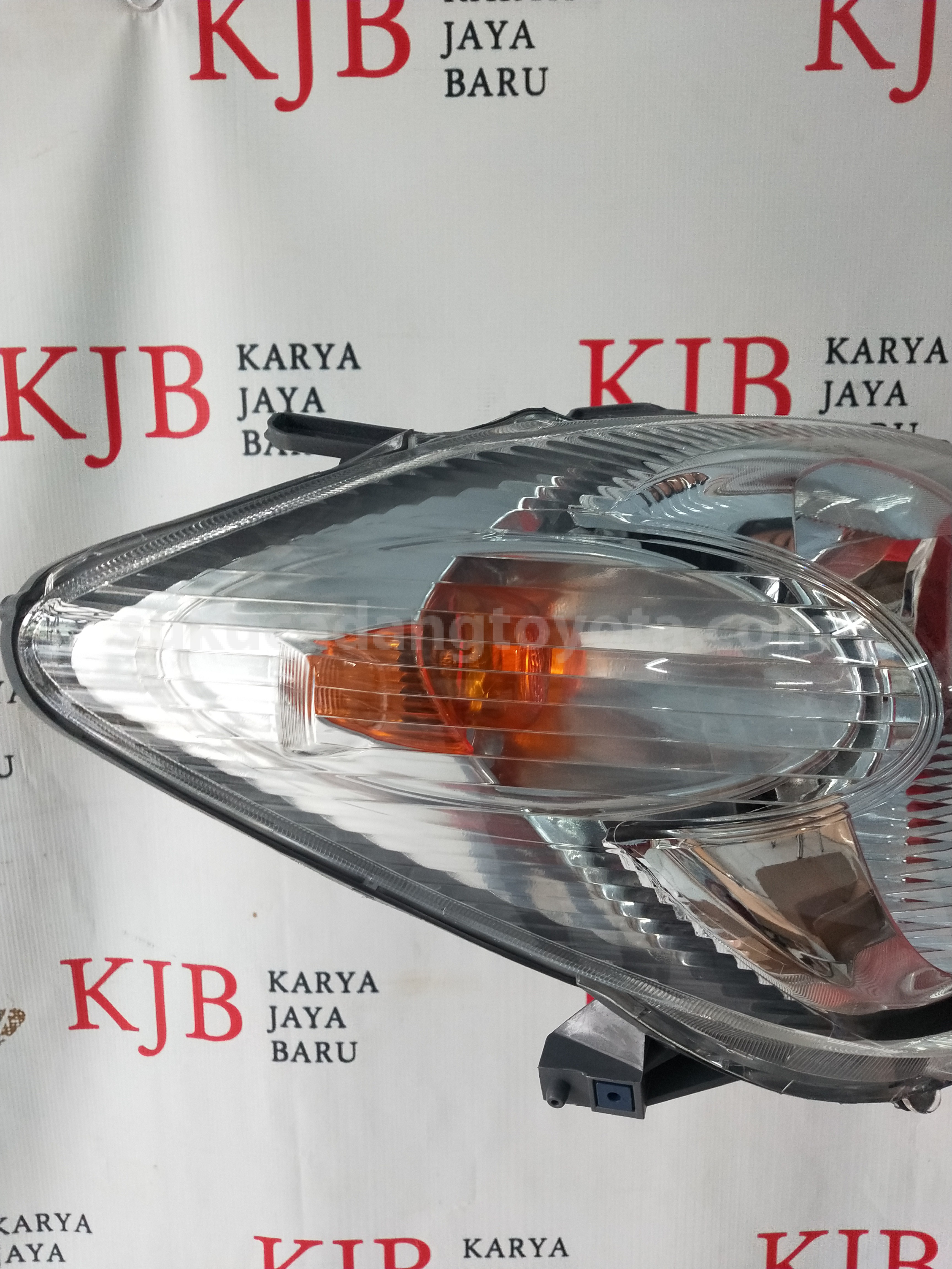 81110BZ050 HEADLAMP A/S, RH - TOYOTA