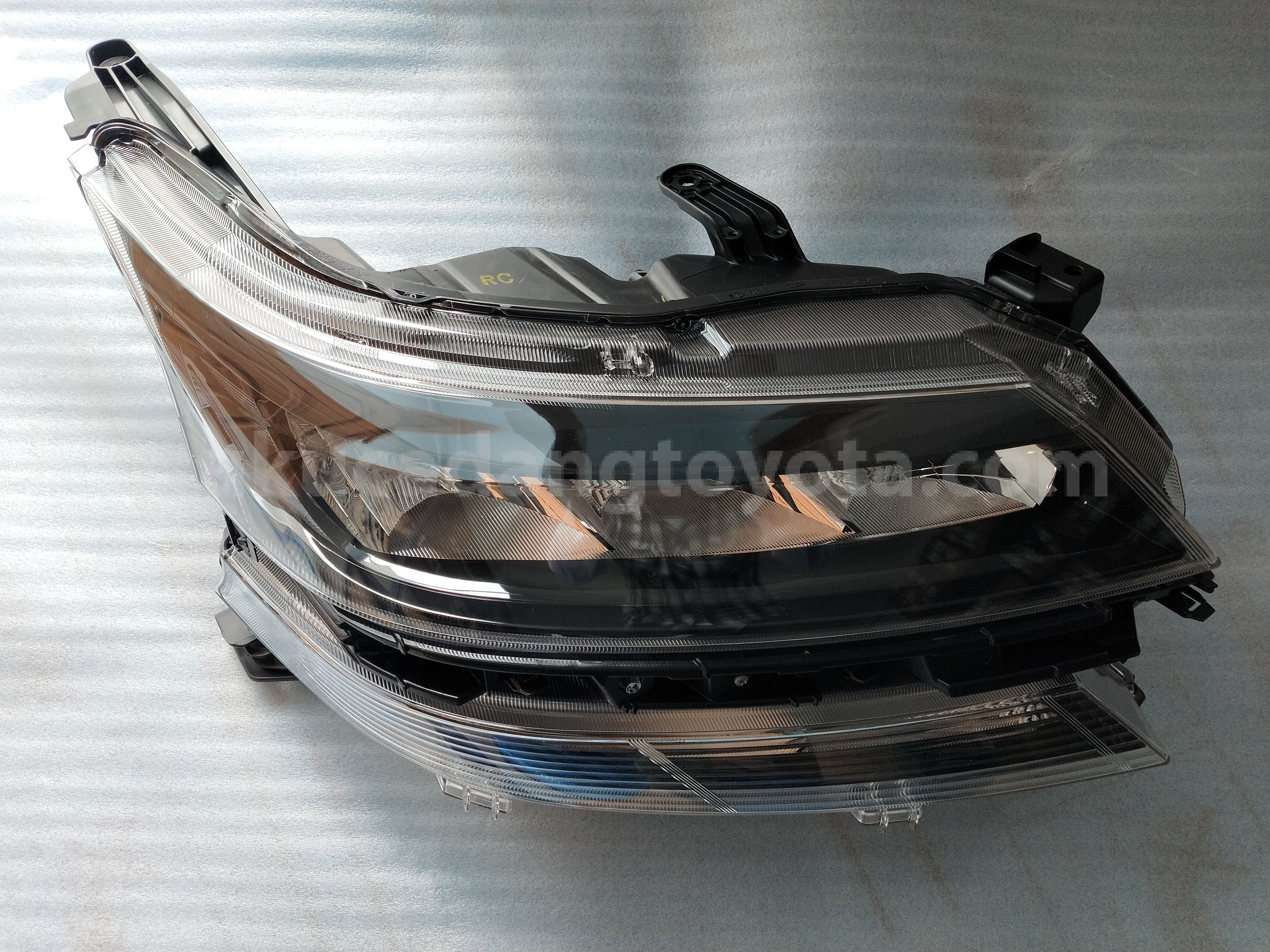 81110BZ430 HEADLAMP ASSY, RH - TOYOTA