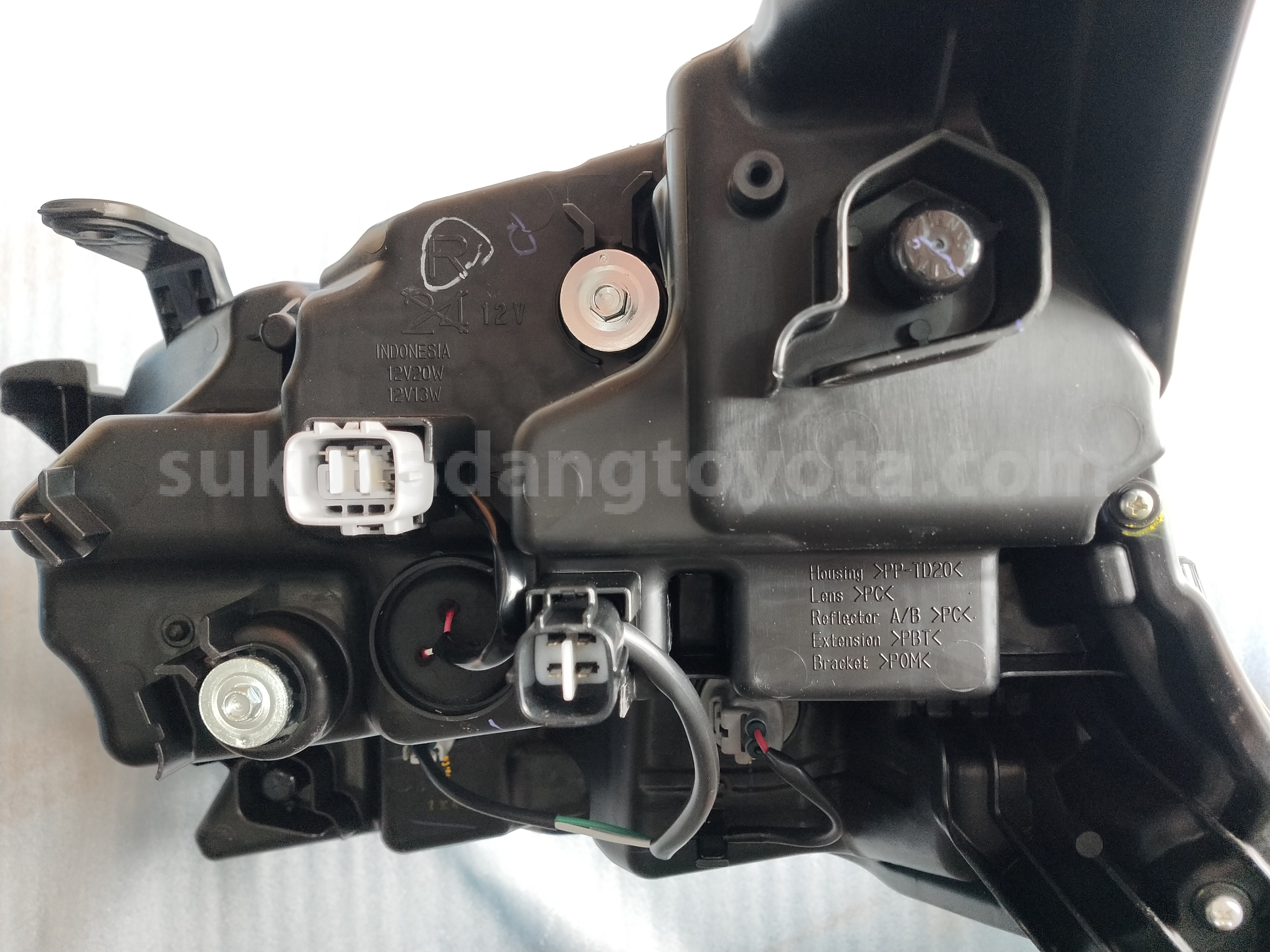 81110BZ430 HEADLAMP ASSY, RH - TOYOTA