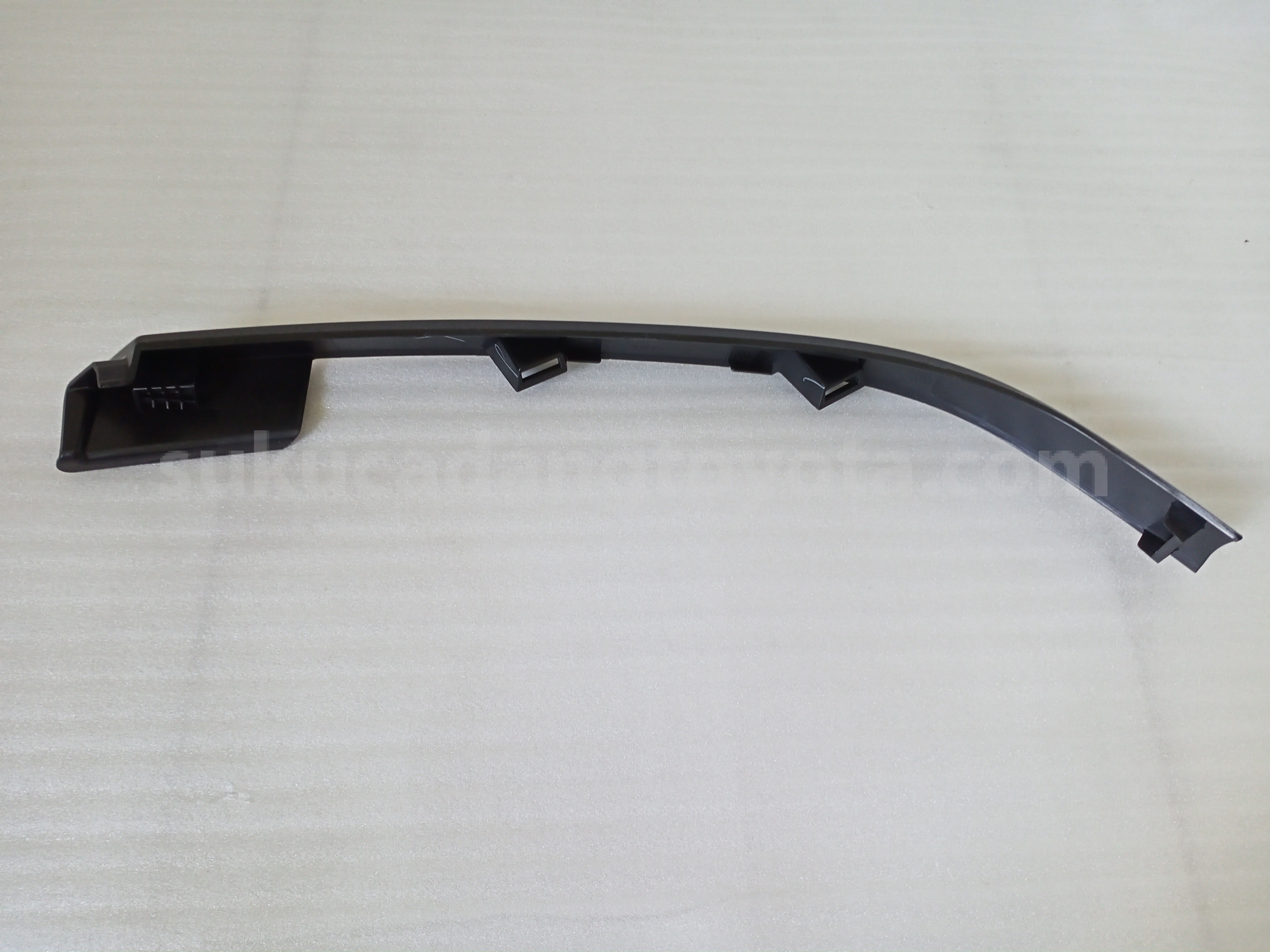 81116BZ020 RIM, HEADLAMP, RH - TOYOTA