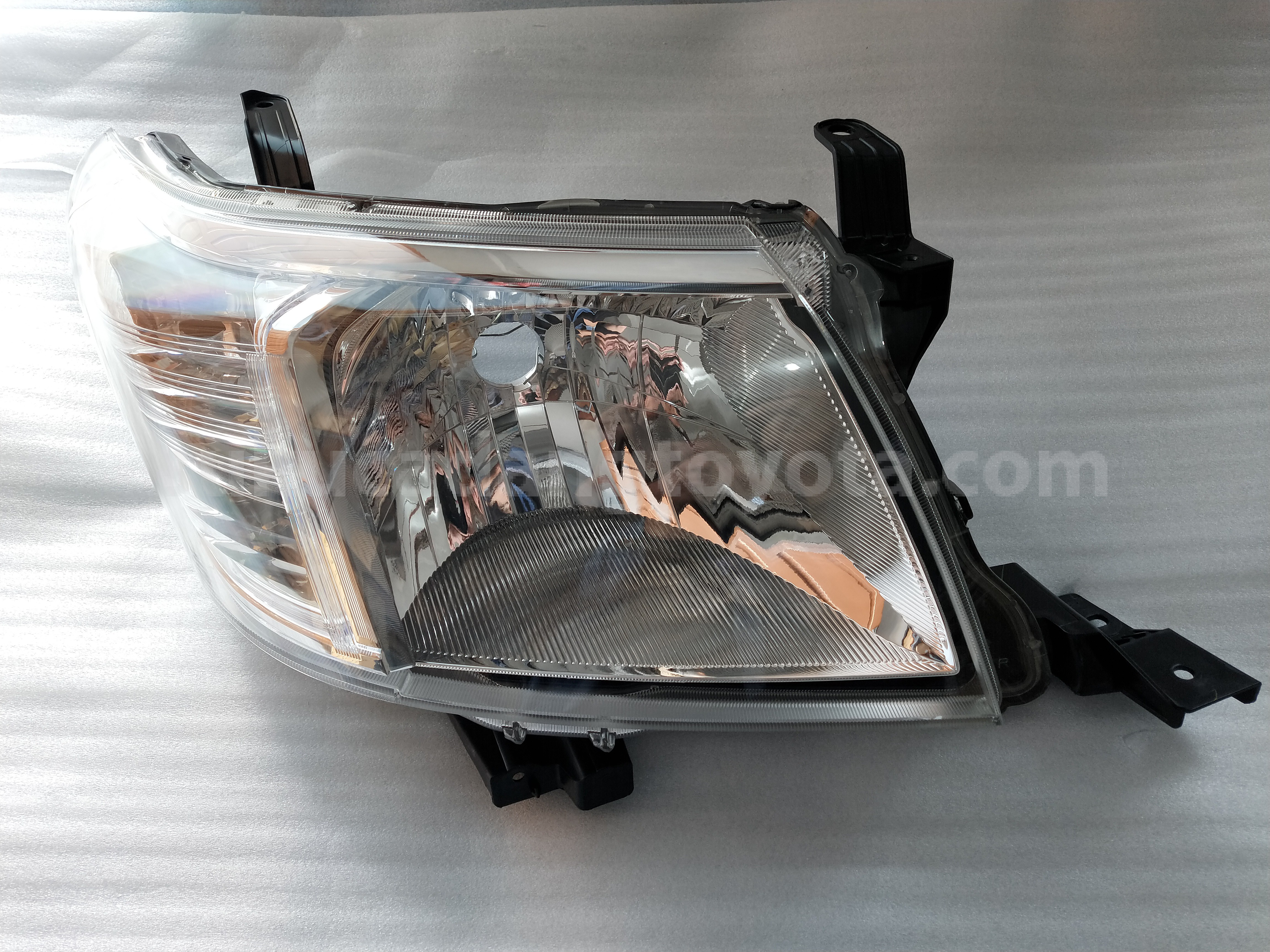 811300K370 UNIT ASSY, HEADLAMP, - TOYOTA
