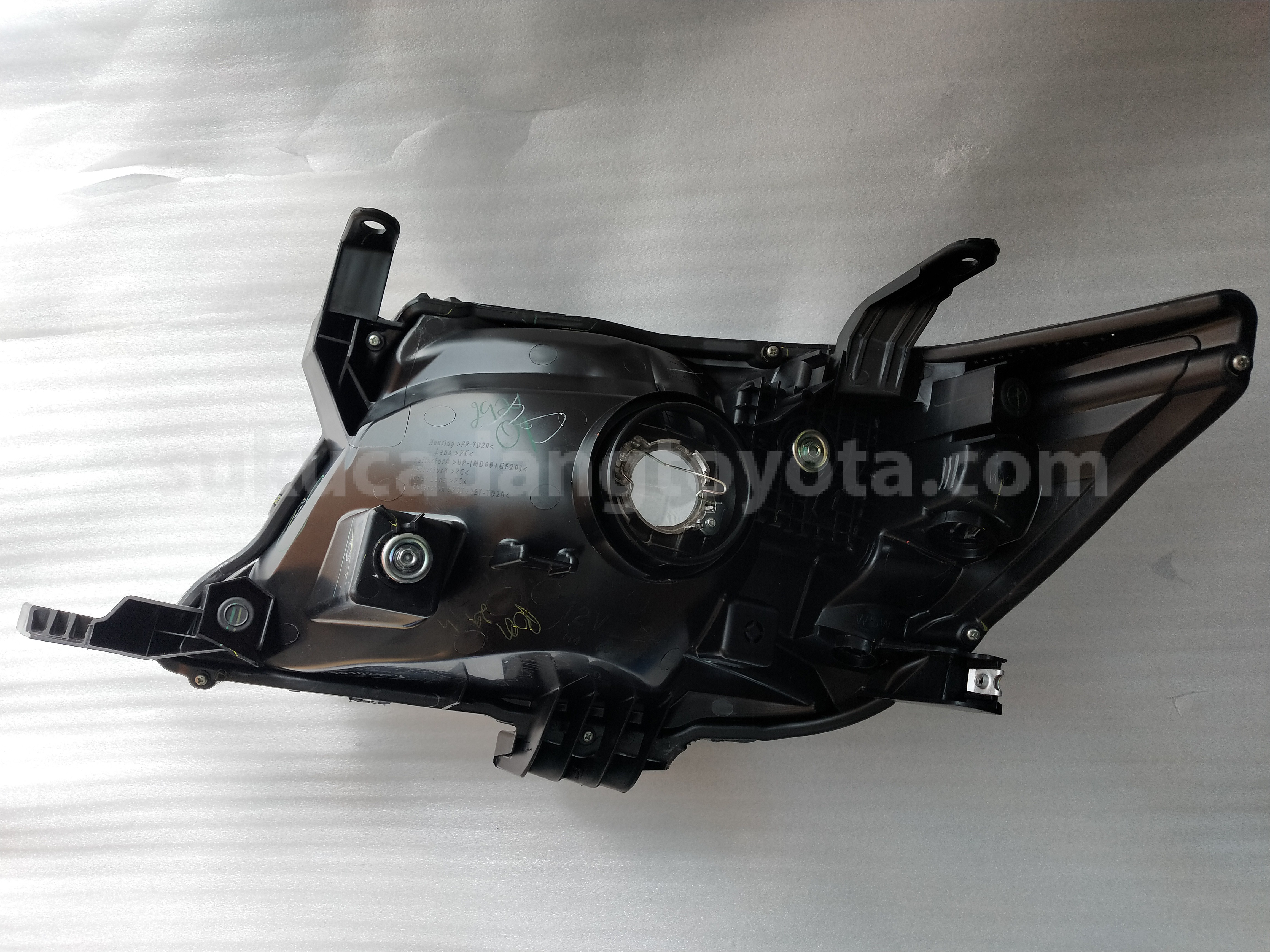 811300K370 UNIT ASSY, HEADLAMP, - TOYOTA