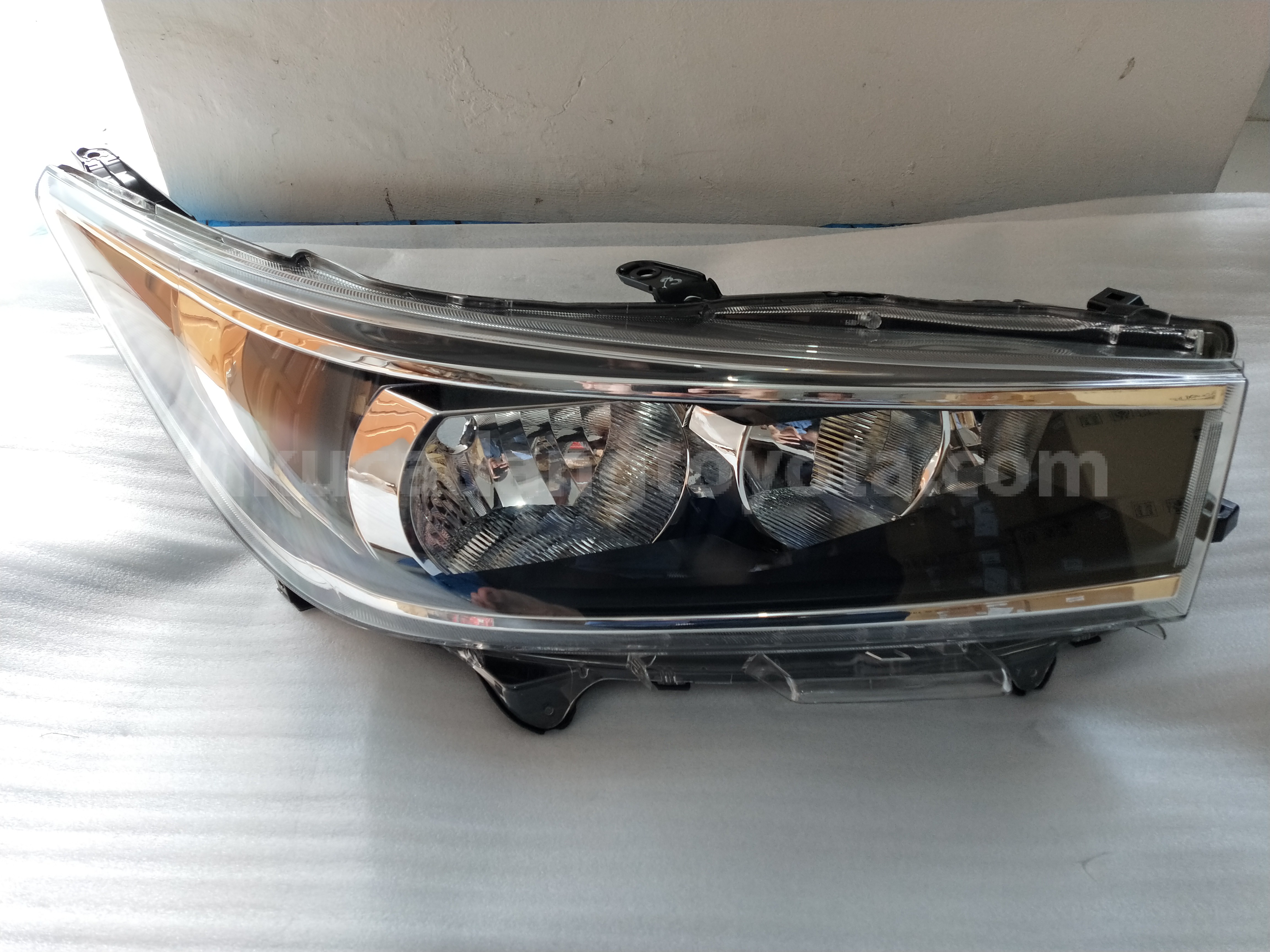 811300K580 UNIT A/S HEADLAMP RH - TOYOTA
