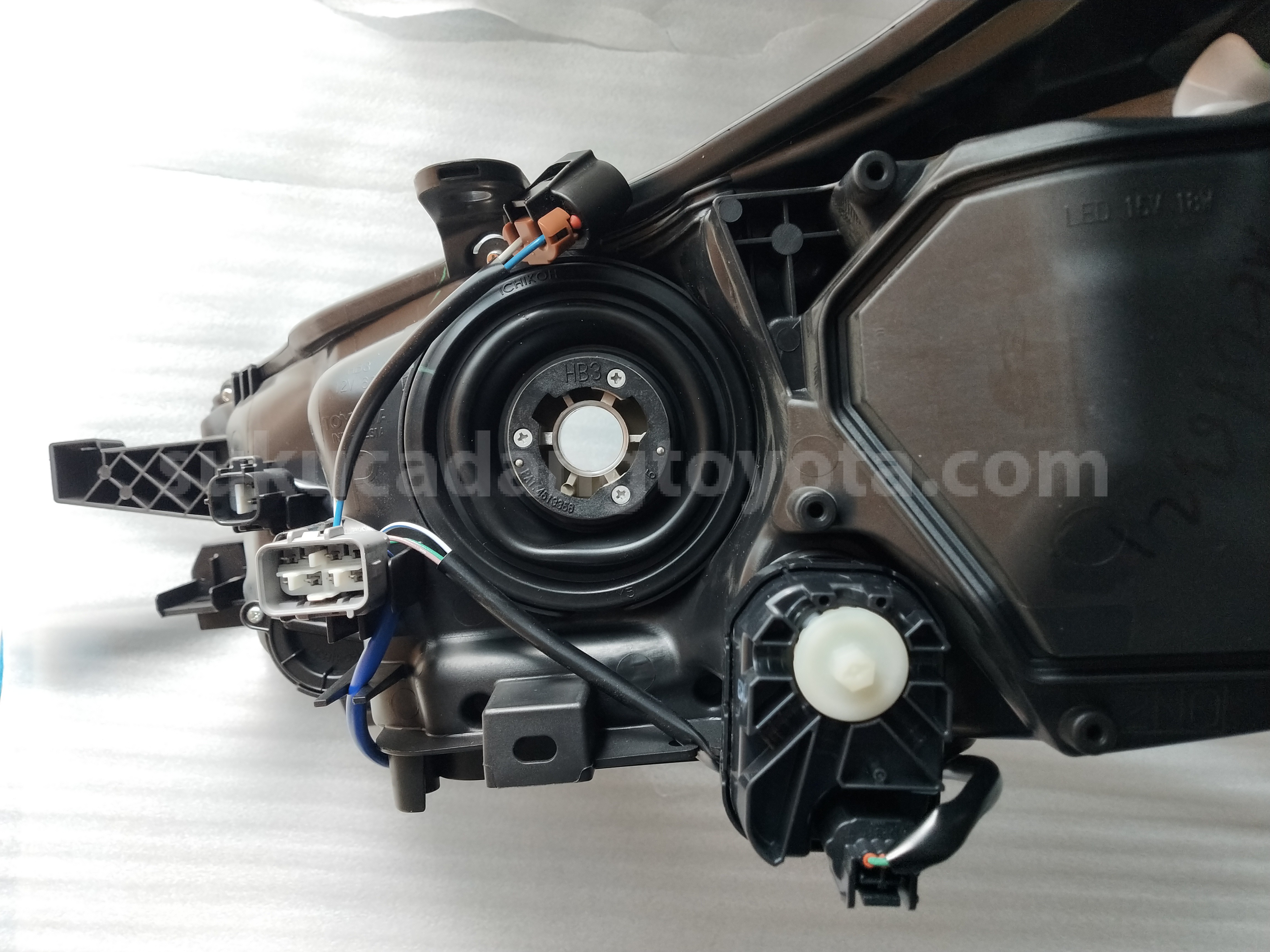 811300K591 UNIT A/S HEADLAMP RH - TOYOTA