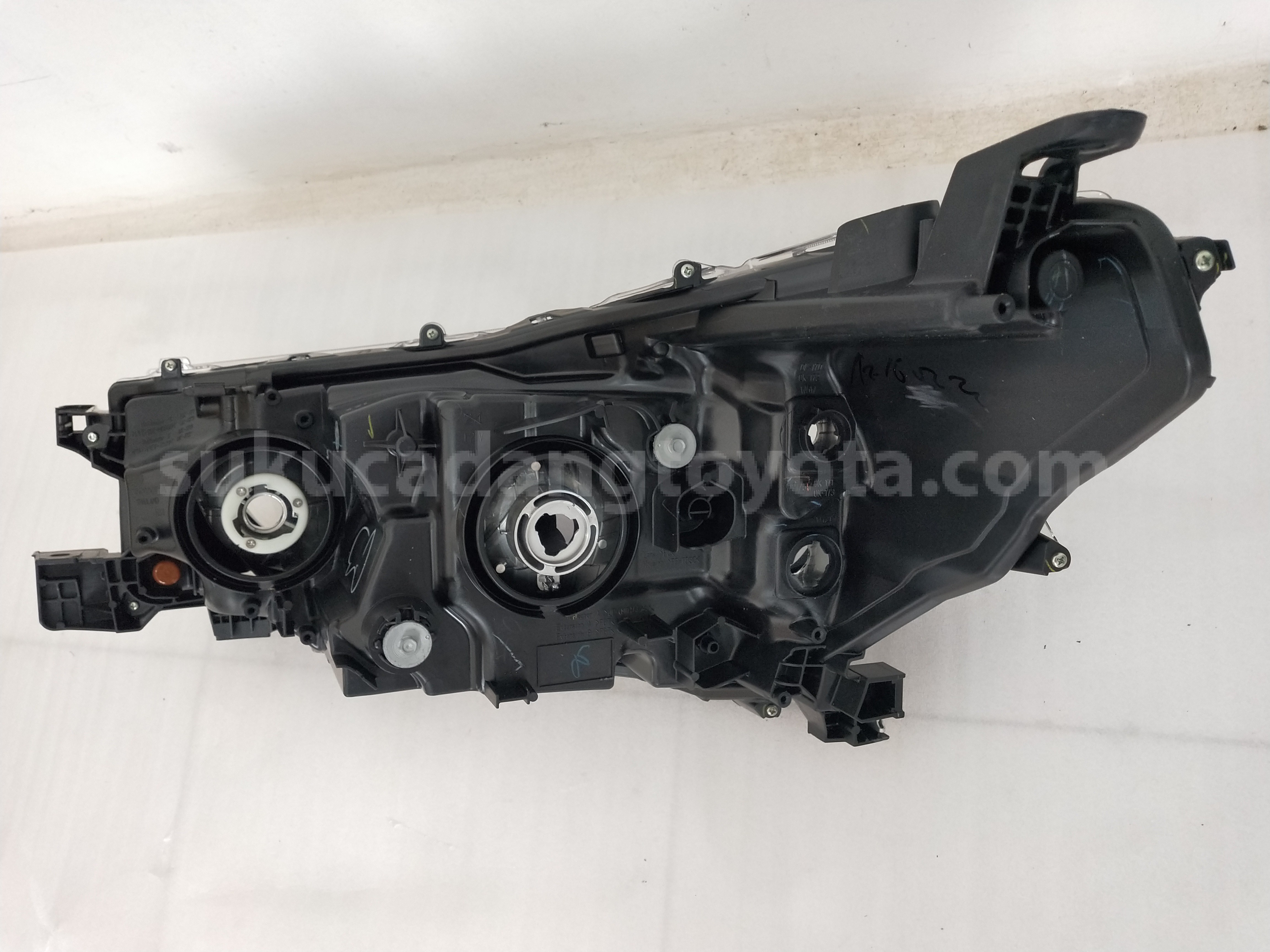 811300KJ80 UNIT ASSY, HEADLAMP, - TOYOTA