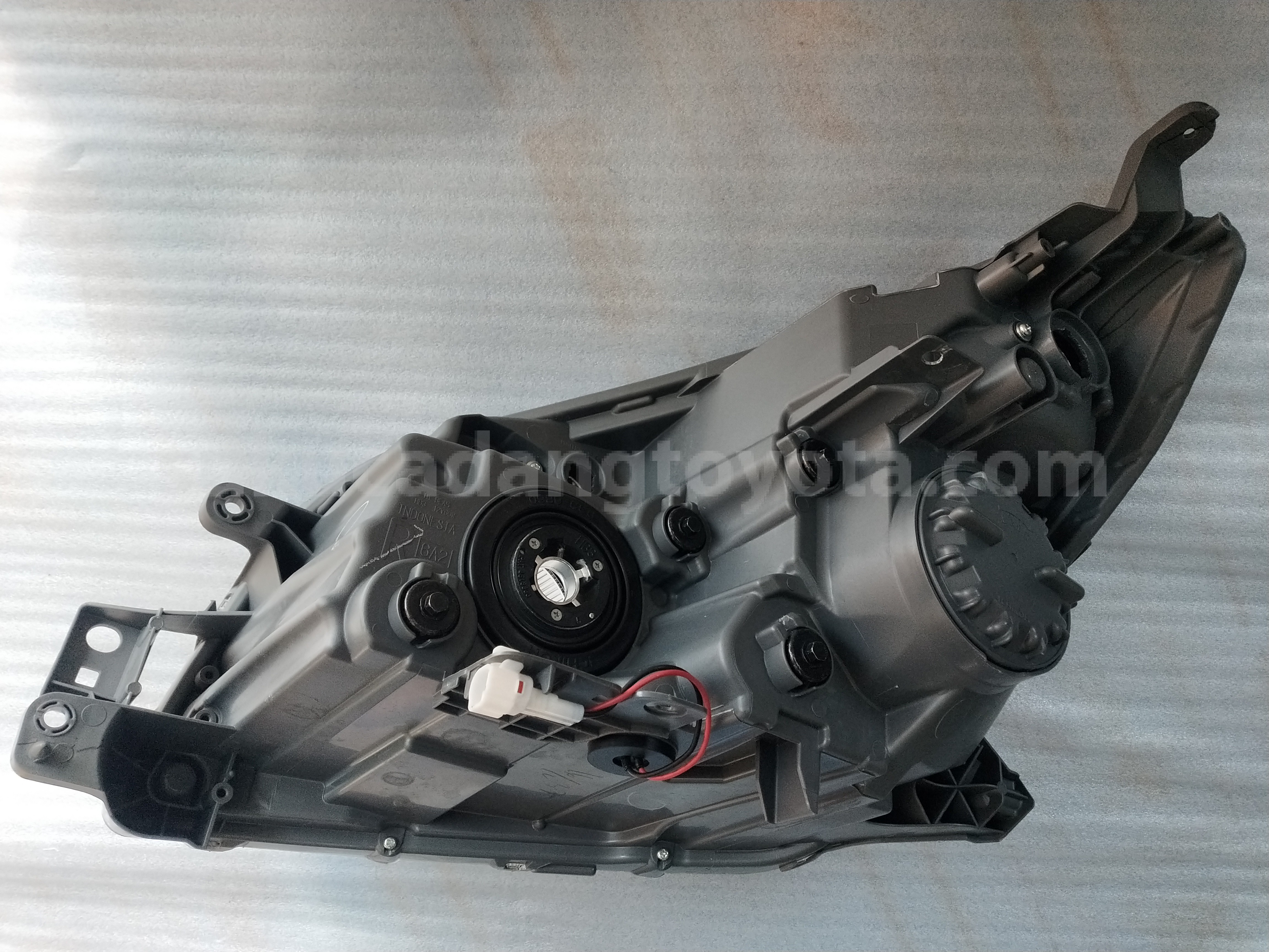 81130BZ200 HOUSING AS H/LAMP RH - TOYOTA