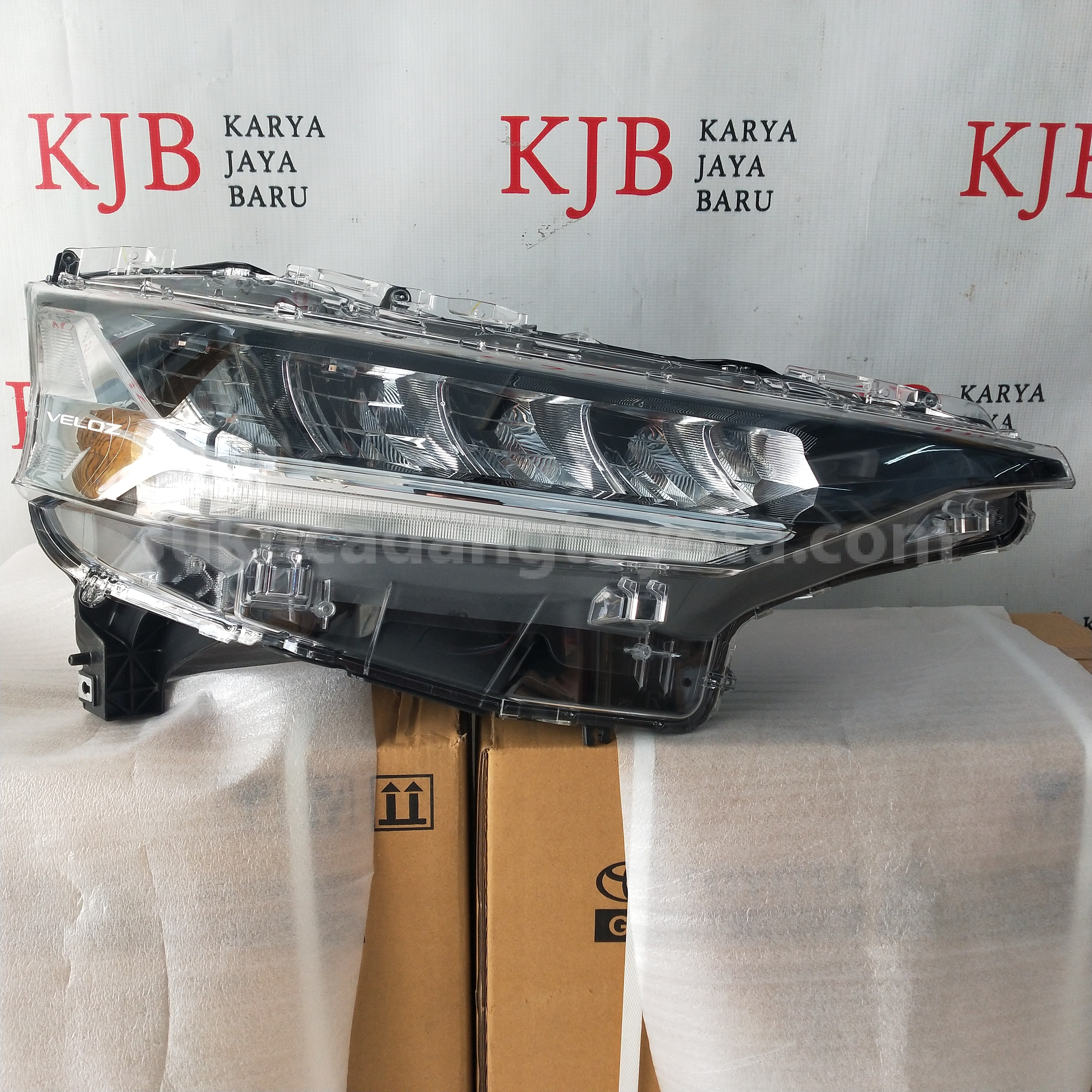 81140BZ010 UNIT AS HEADLAMP B R - TOYOTA
