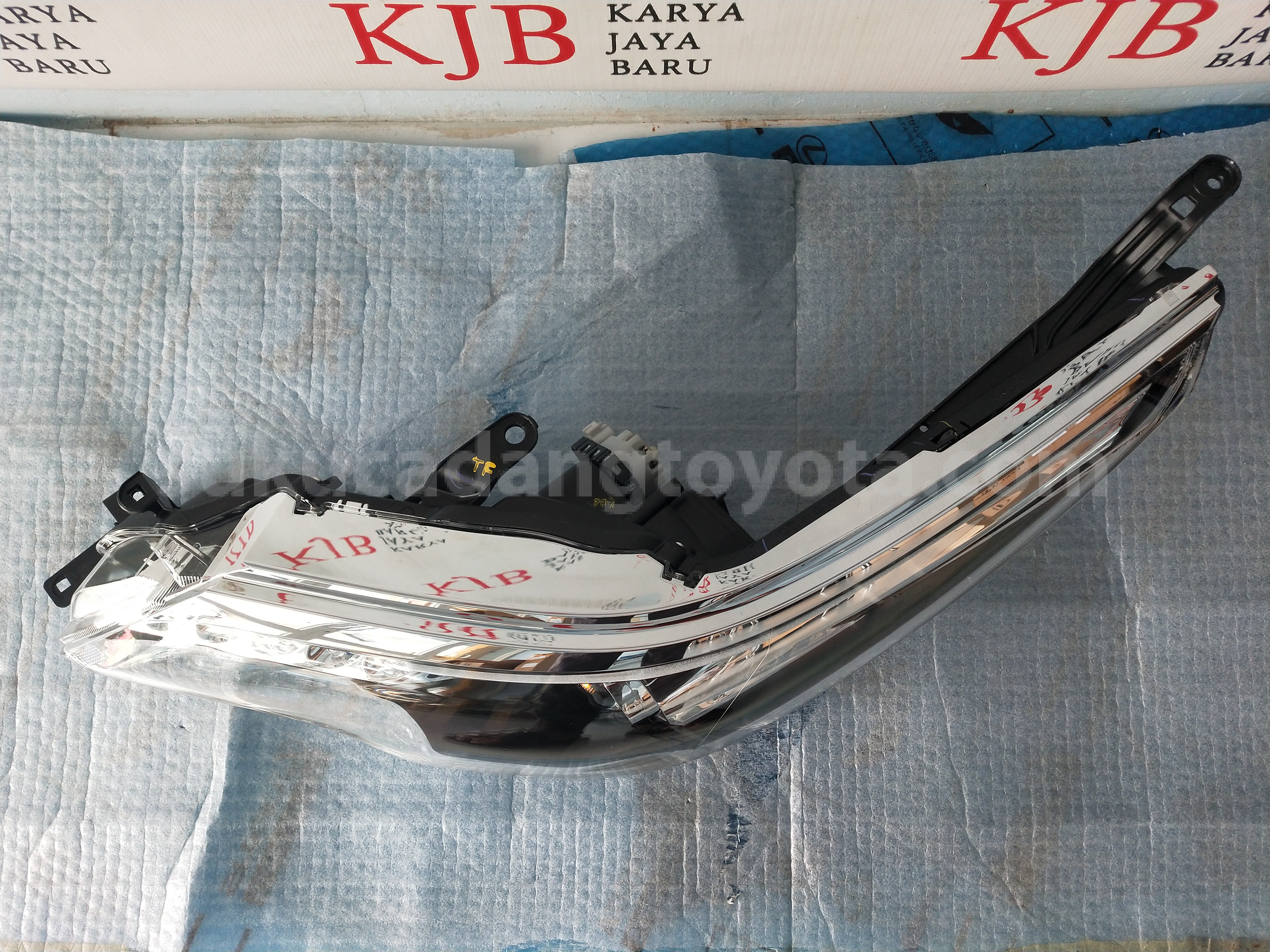 811500KB81 HEADLAMP ASSY, LH - TOYOTA