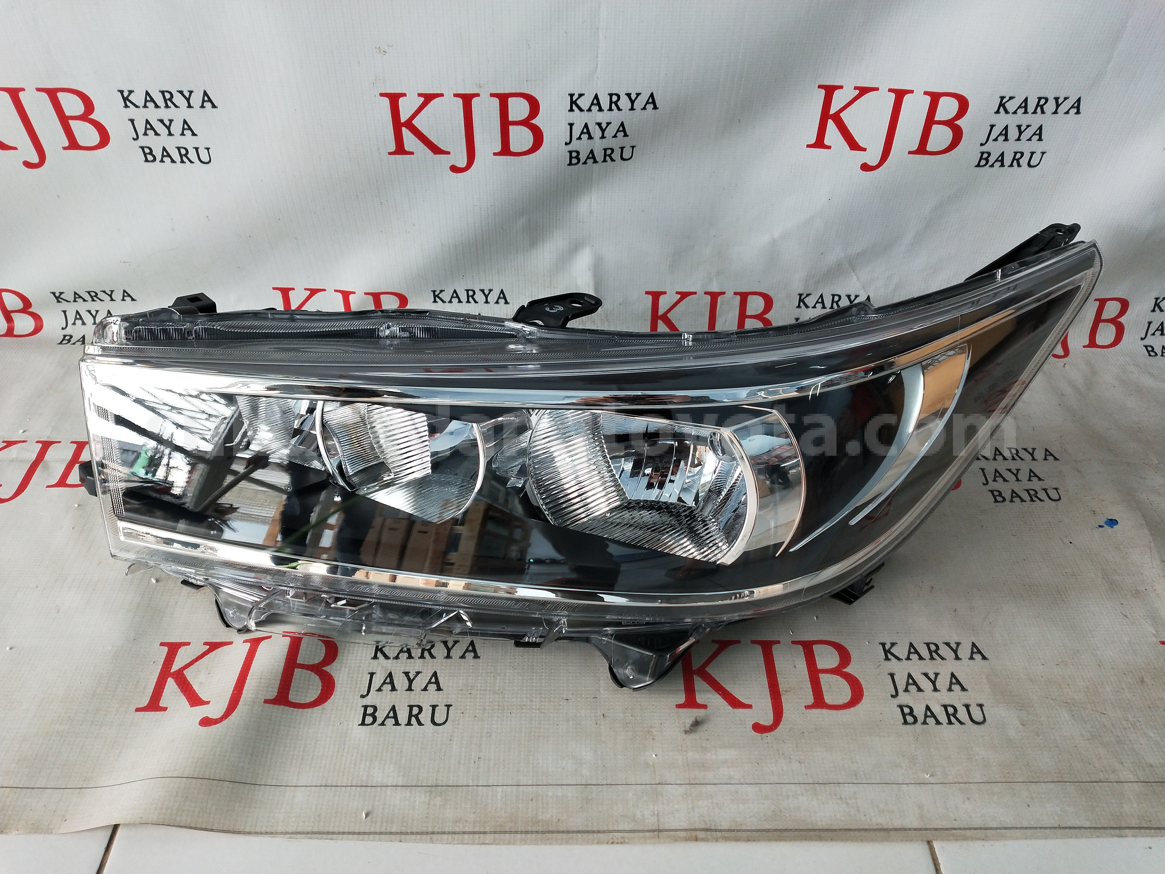 811700K580 UNIT A/S HEADLAMP LH - TOYOTA