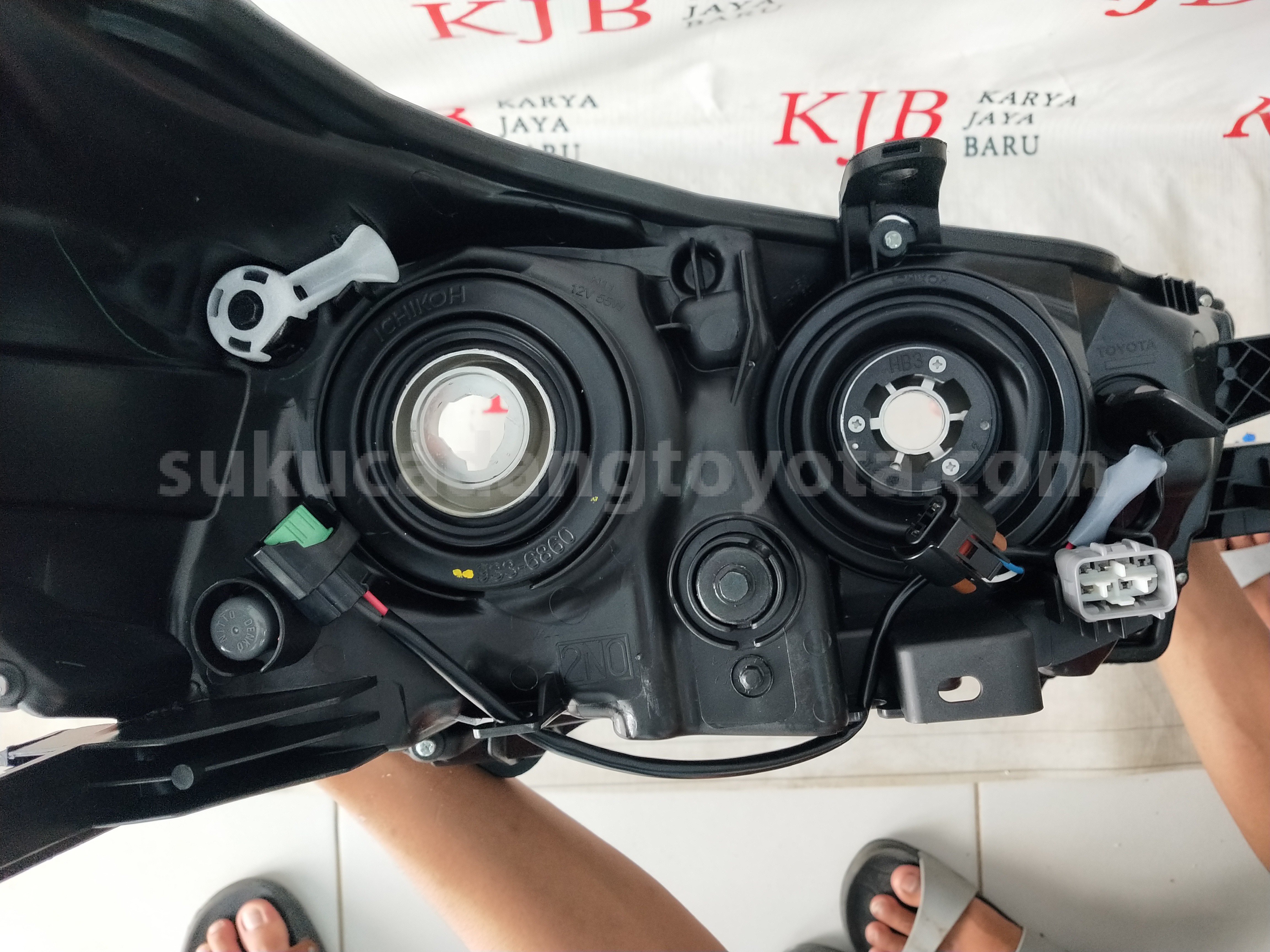 811700K580 UNIT A/S HEADLAMP LH - TOYOTA