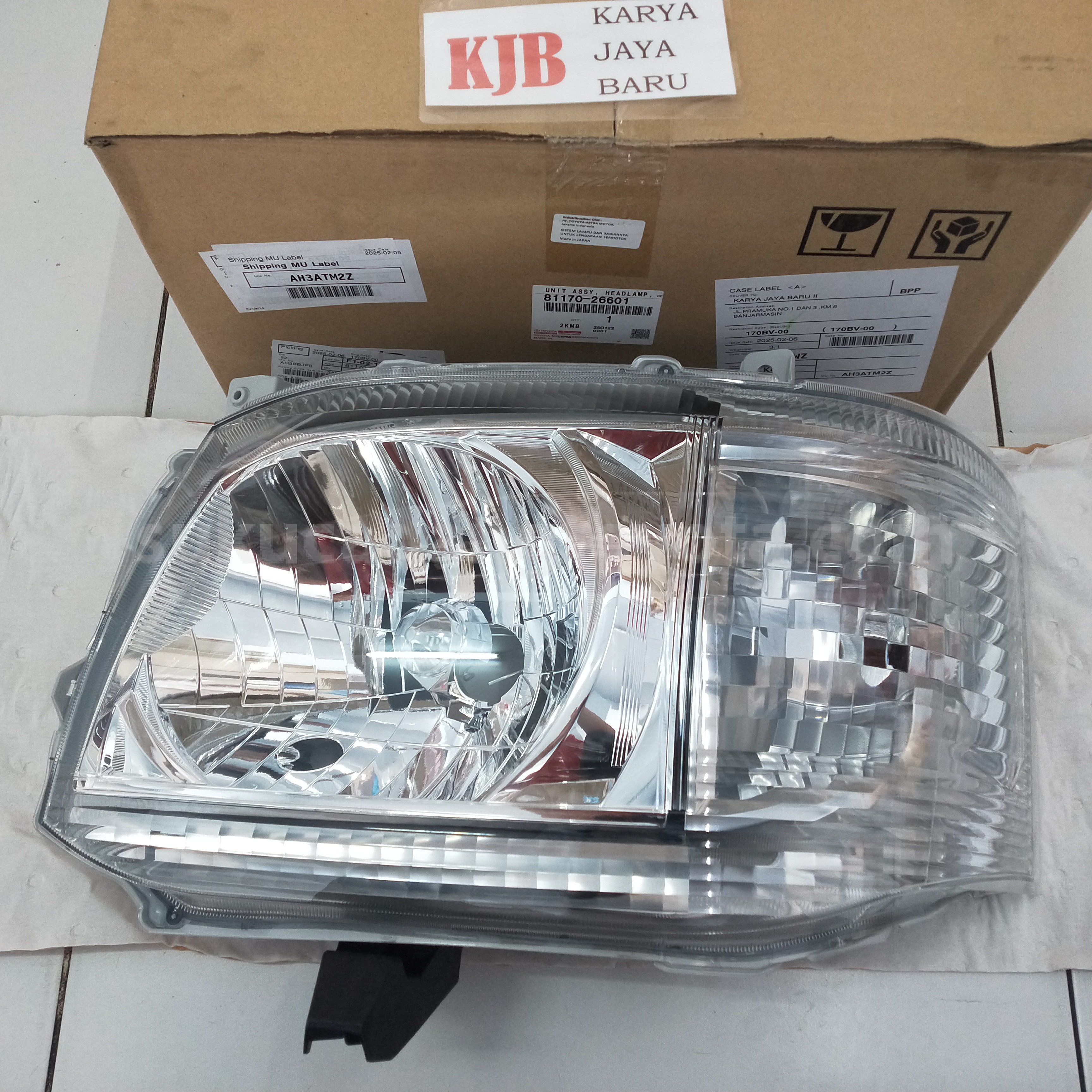 8117026601 UNIT ASSY, HEADLAMP, - TOYOTA