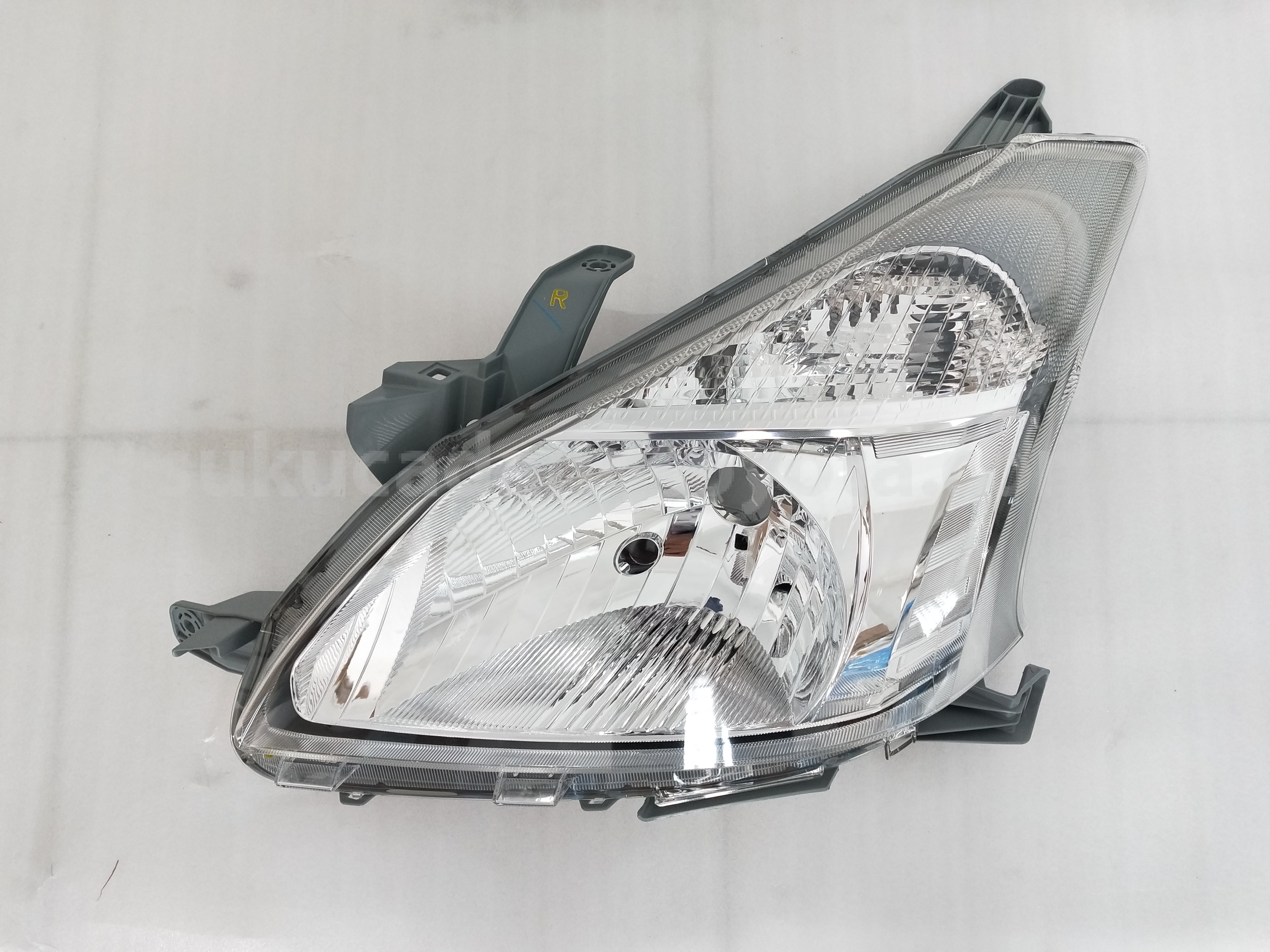 81170BZ140 UNIT ASSY,HEADLMP LH - TOYOTA