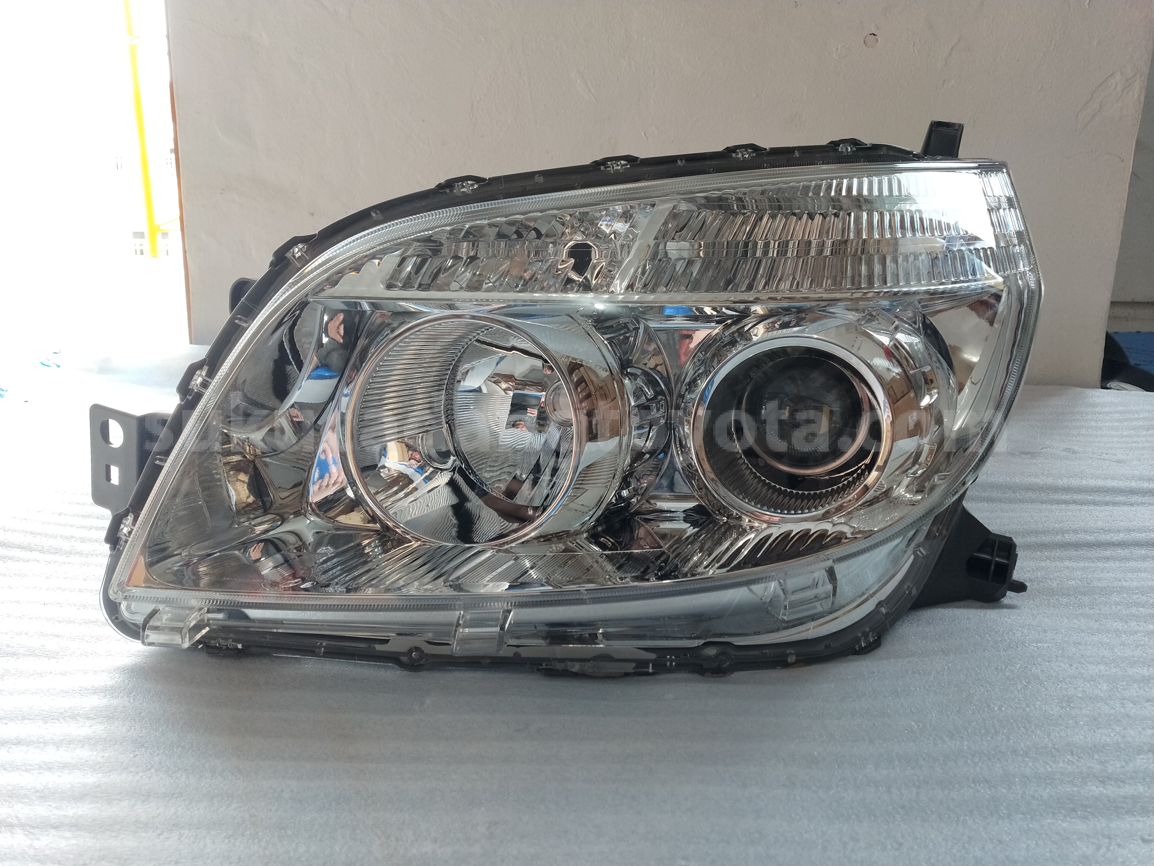 81170BZ200 HOUSING AS H/LAMP LH - TOYOTA