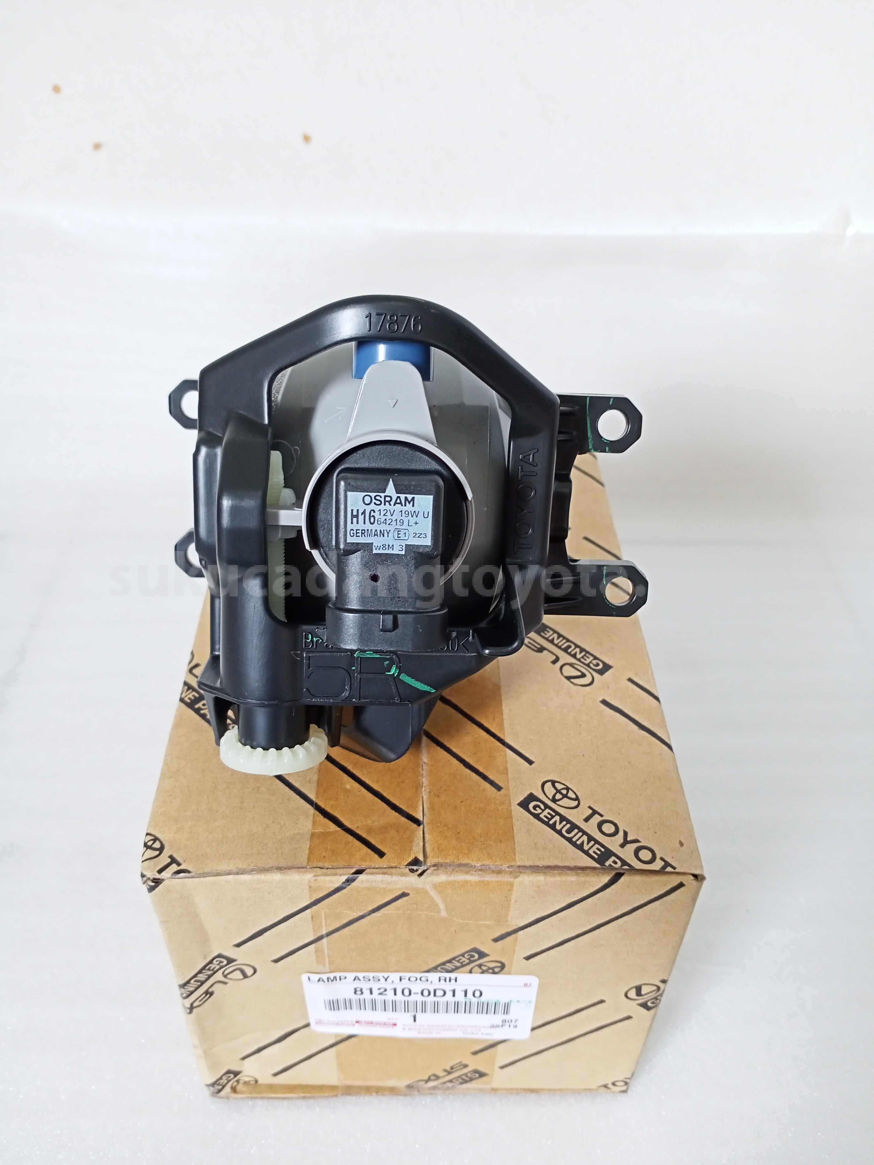 812100D110 LAMP ASSY, FOG, RH - TOYOTA