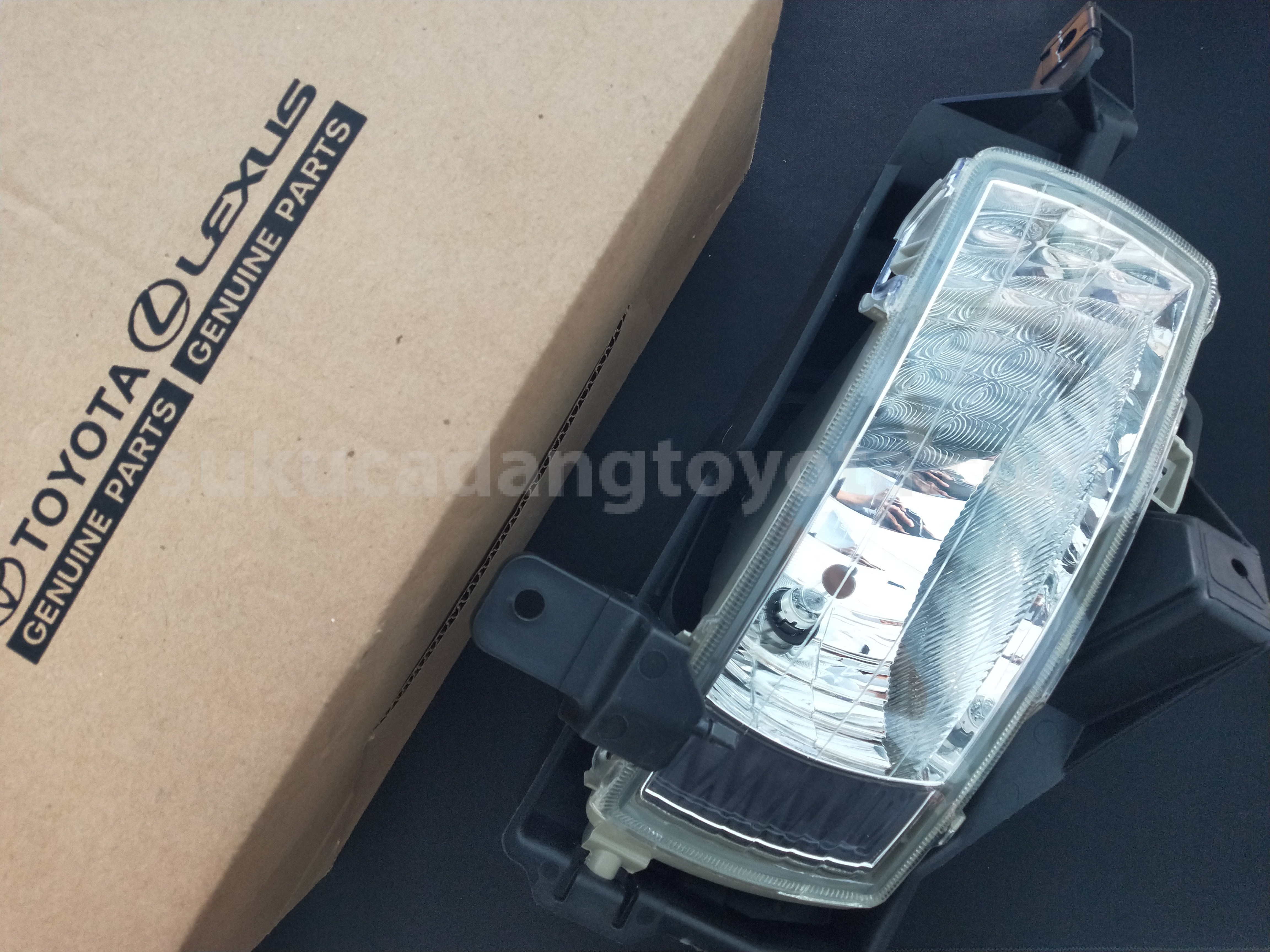 812100K031 LAMP A/S FOG W/BR RH - TOYOTA