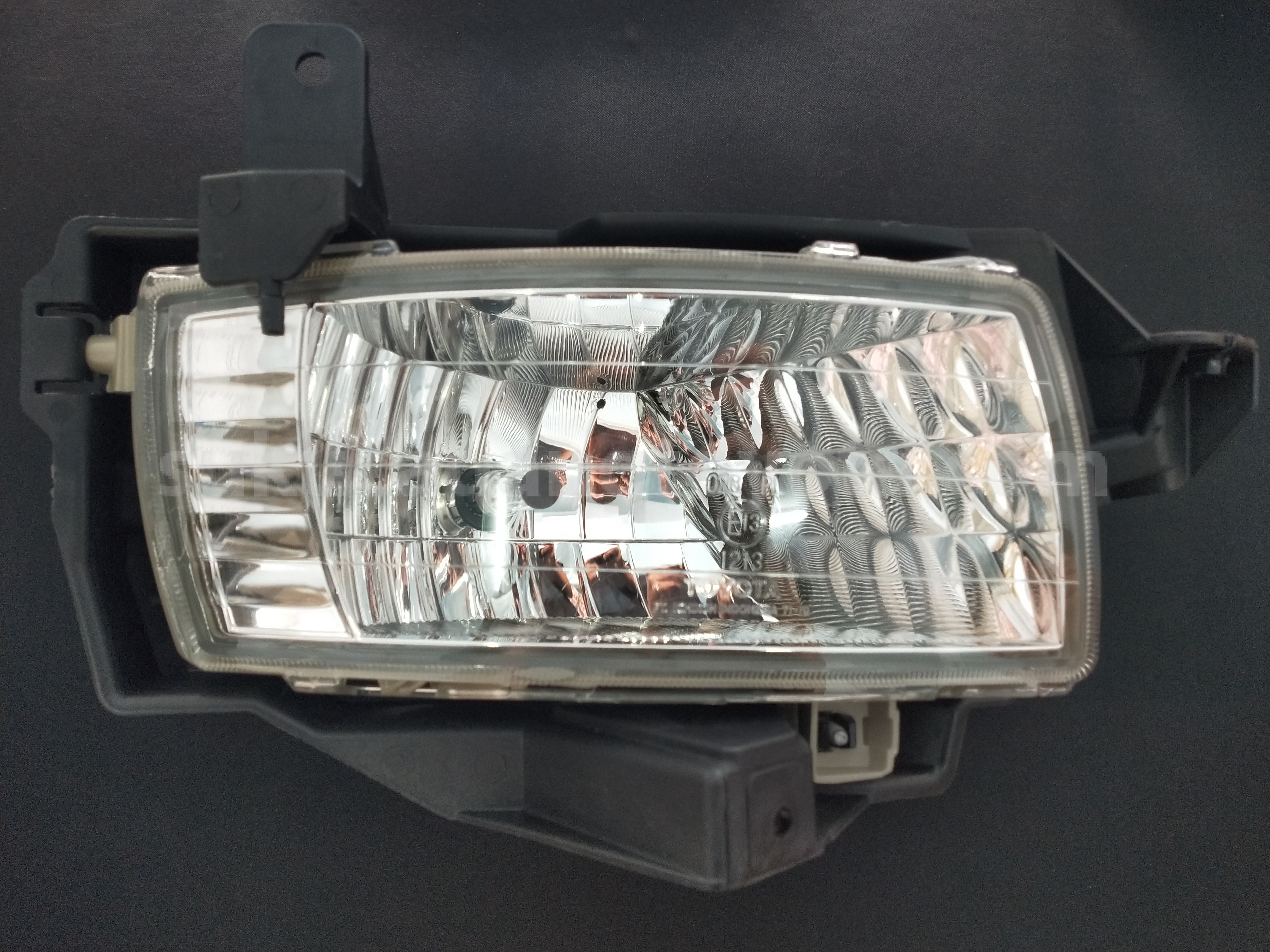 812100K031 LAMP A/S FOG W/BR RH - TOYOTA