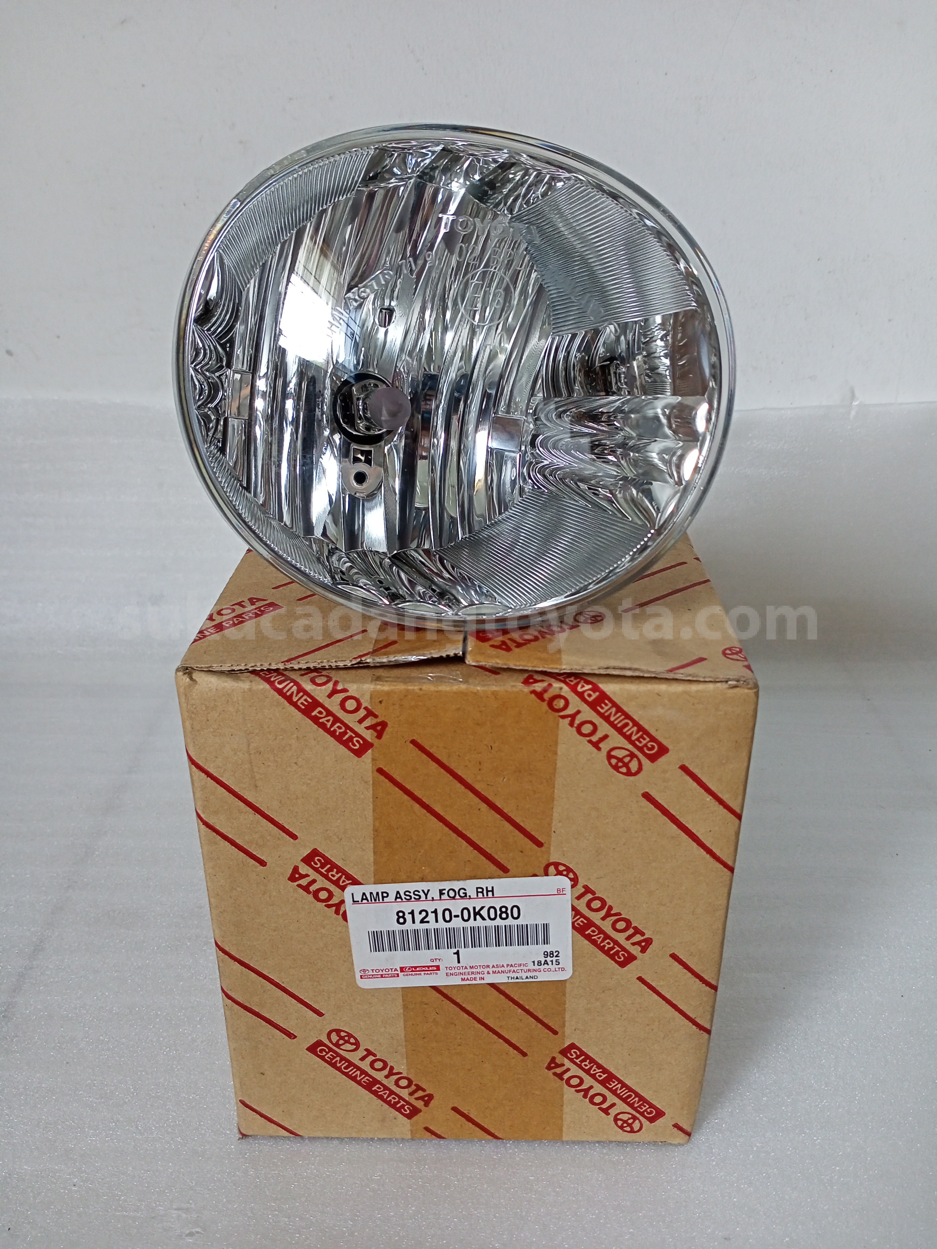 812100K080 LAMP ASSY, FOG, RH - TOYOTA