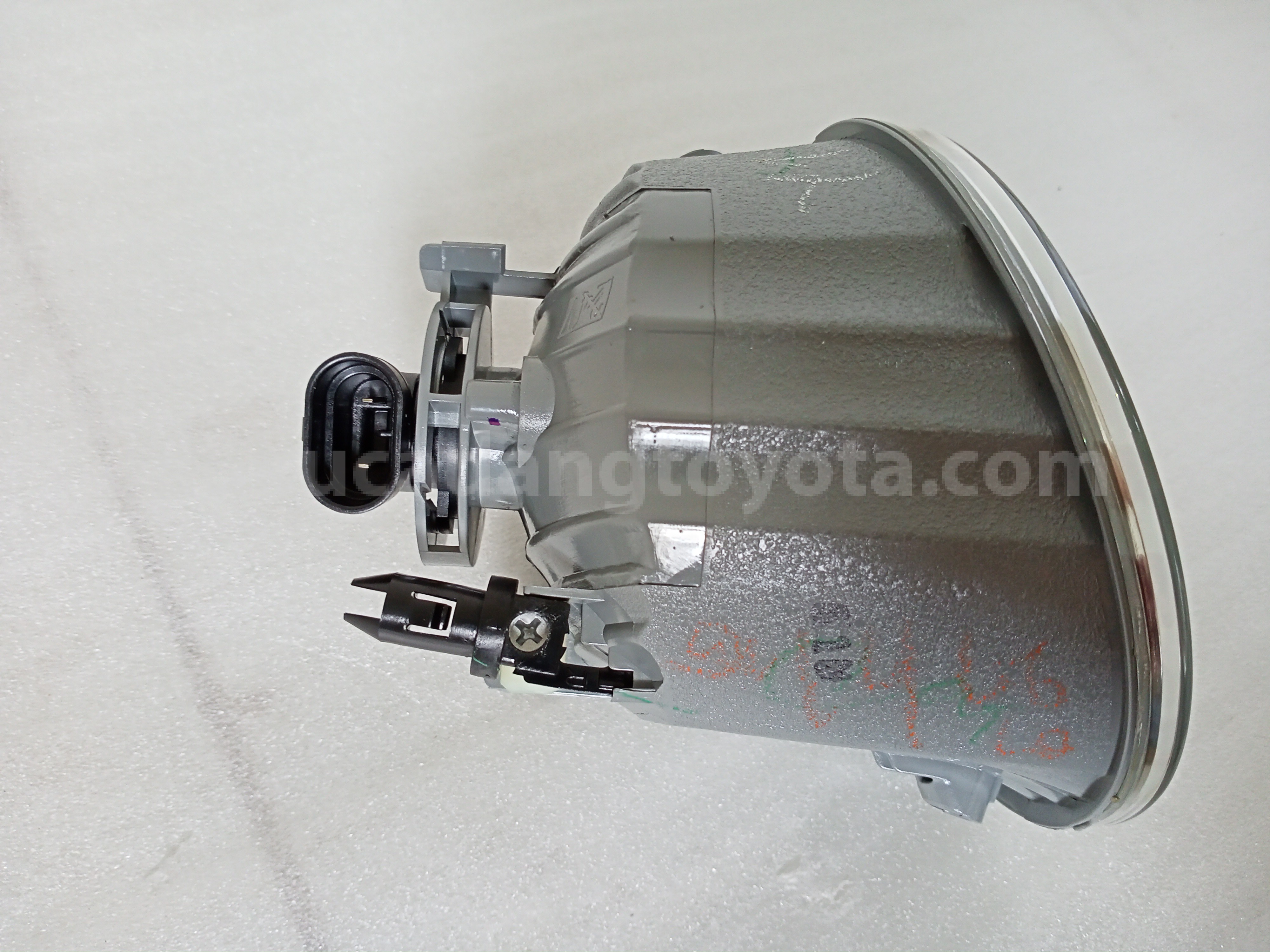 812100K080 LAMP ASSY, FOG, RH - TOYOTA