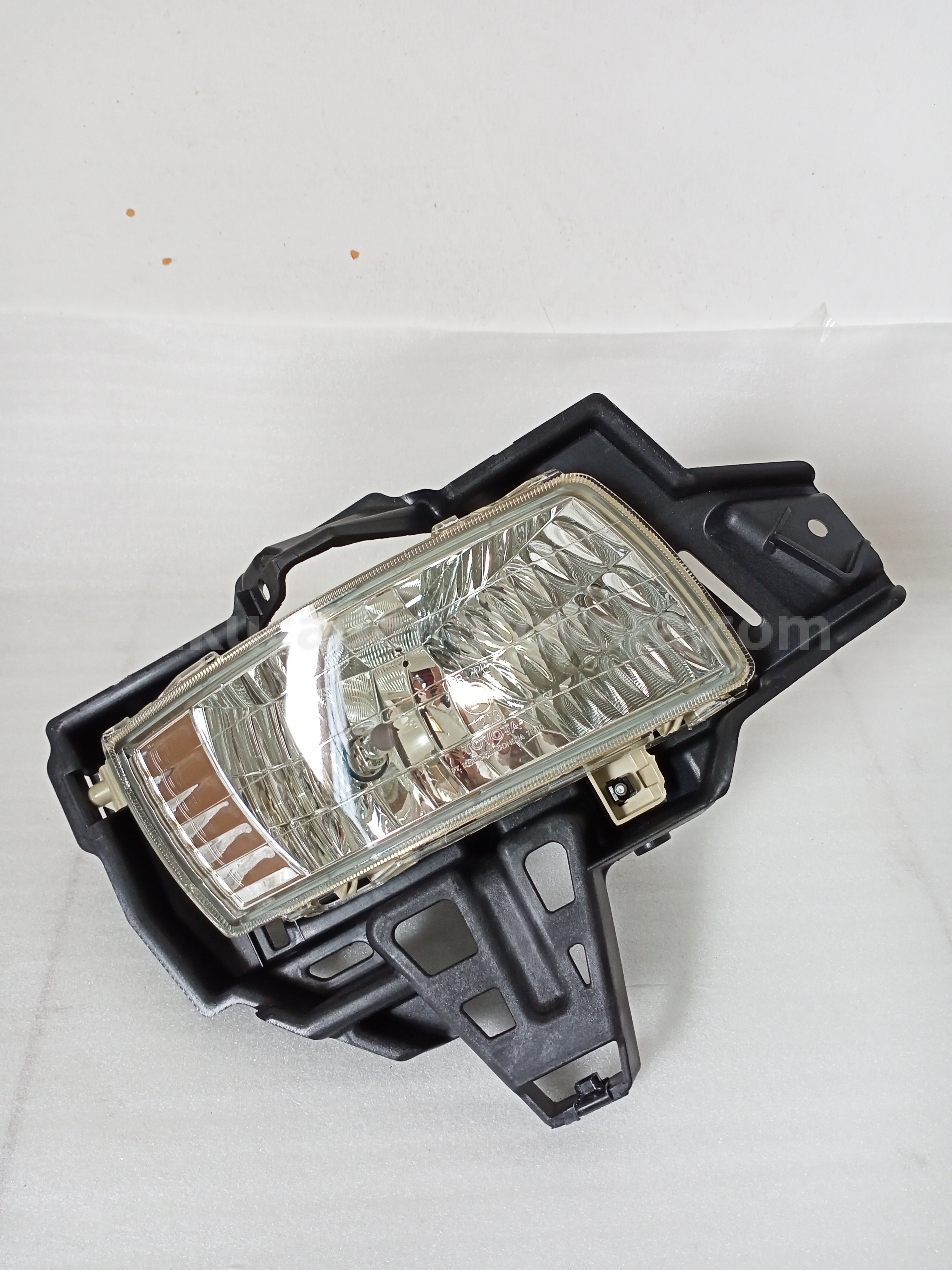 812100K090 LAMP A/S FOG RH - TOYOTA