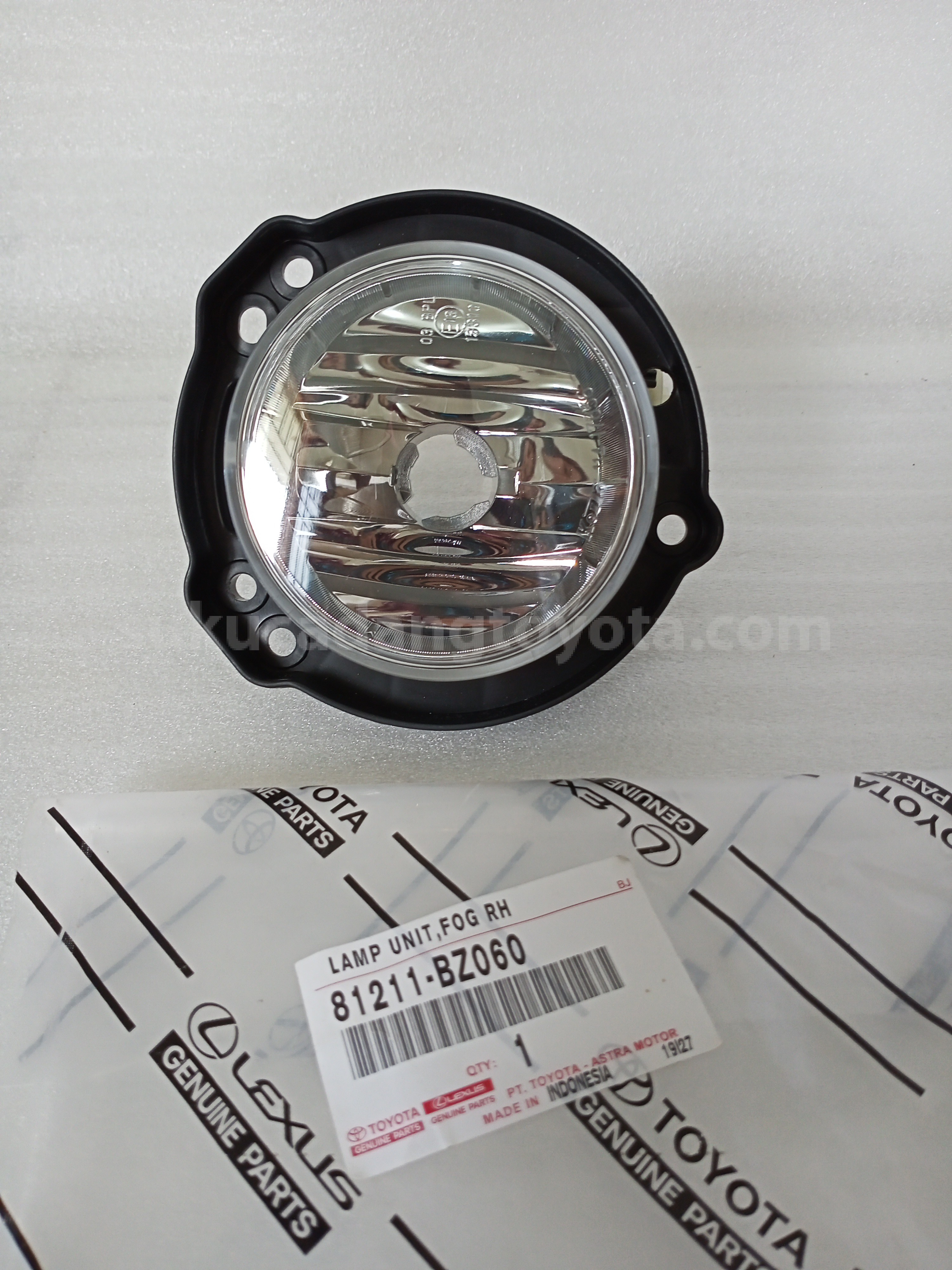 81211BZ060 LAMP UNIT,FOG RH - TOYOTA