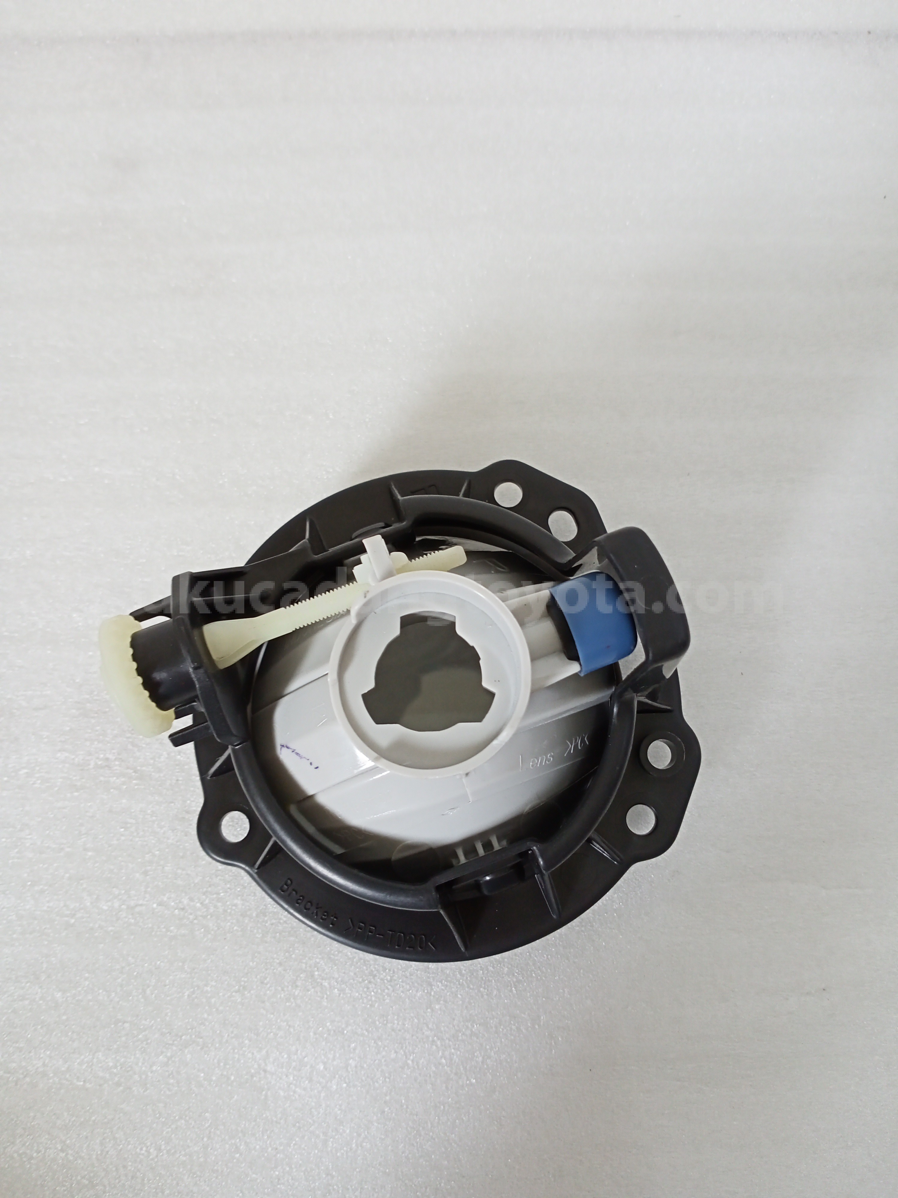 81211BZ060 LAMP UNIT,FOG RH - TOYOTA