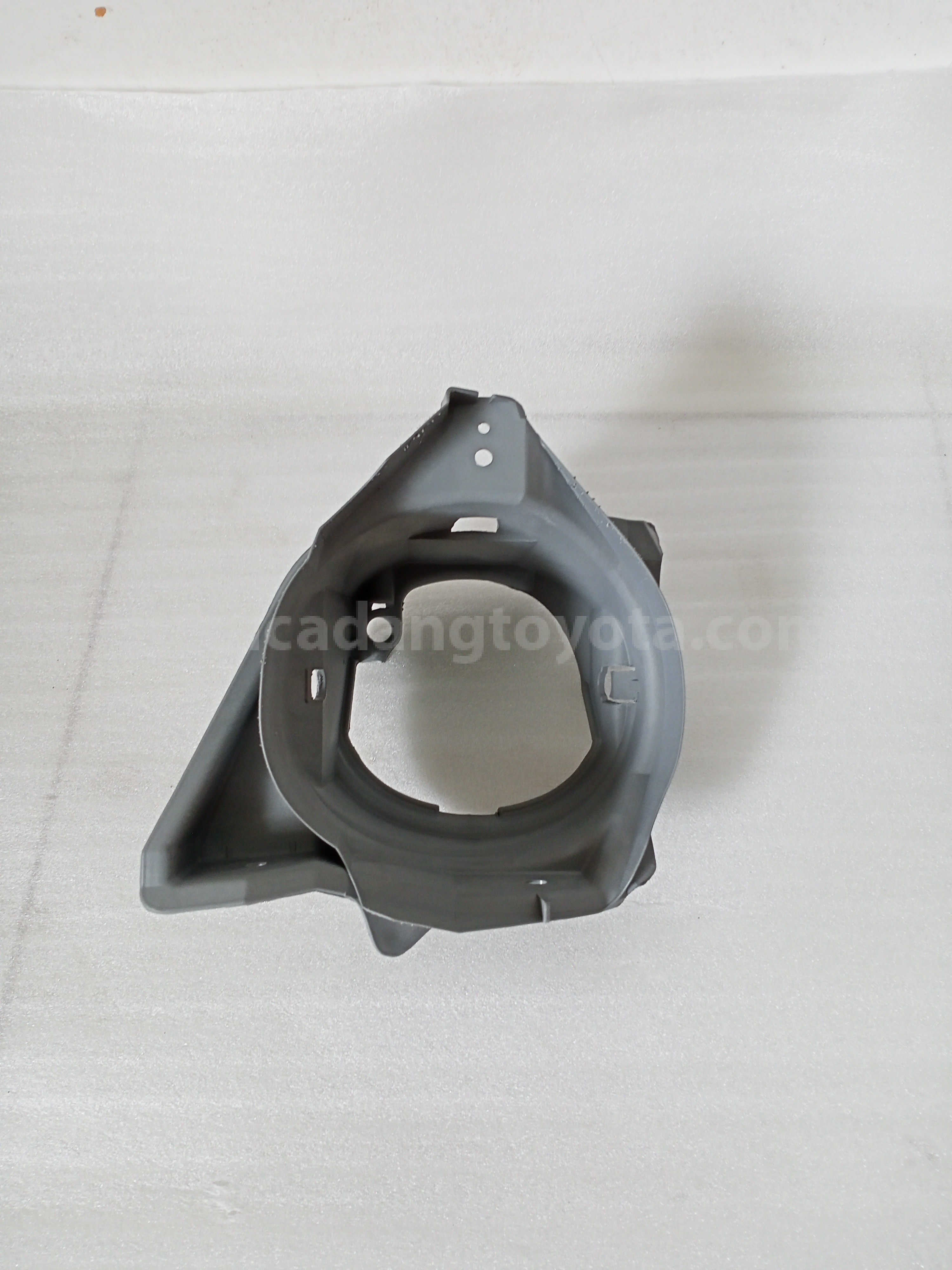 812190K051 BRACKET, FOG LAMP, R - TOYOTA