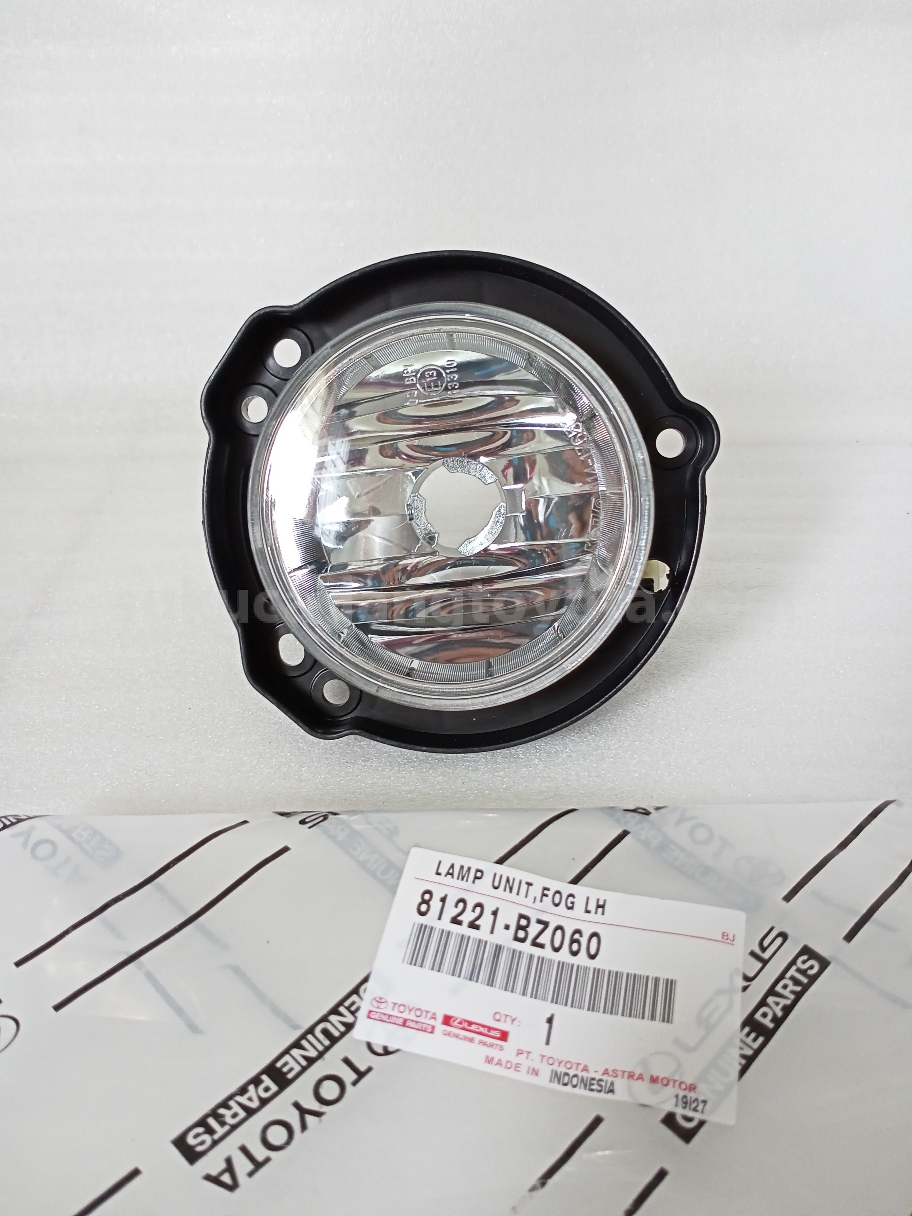 81221BZ060 LAMP UNIT,FOG LH - TOYOTA