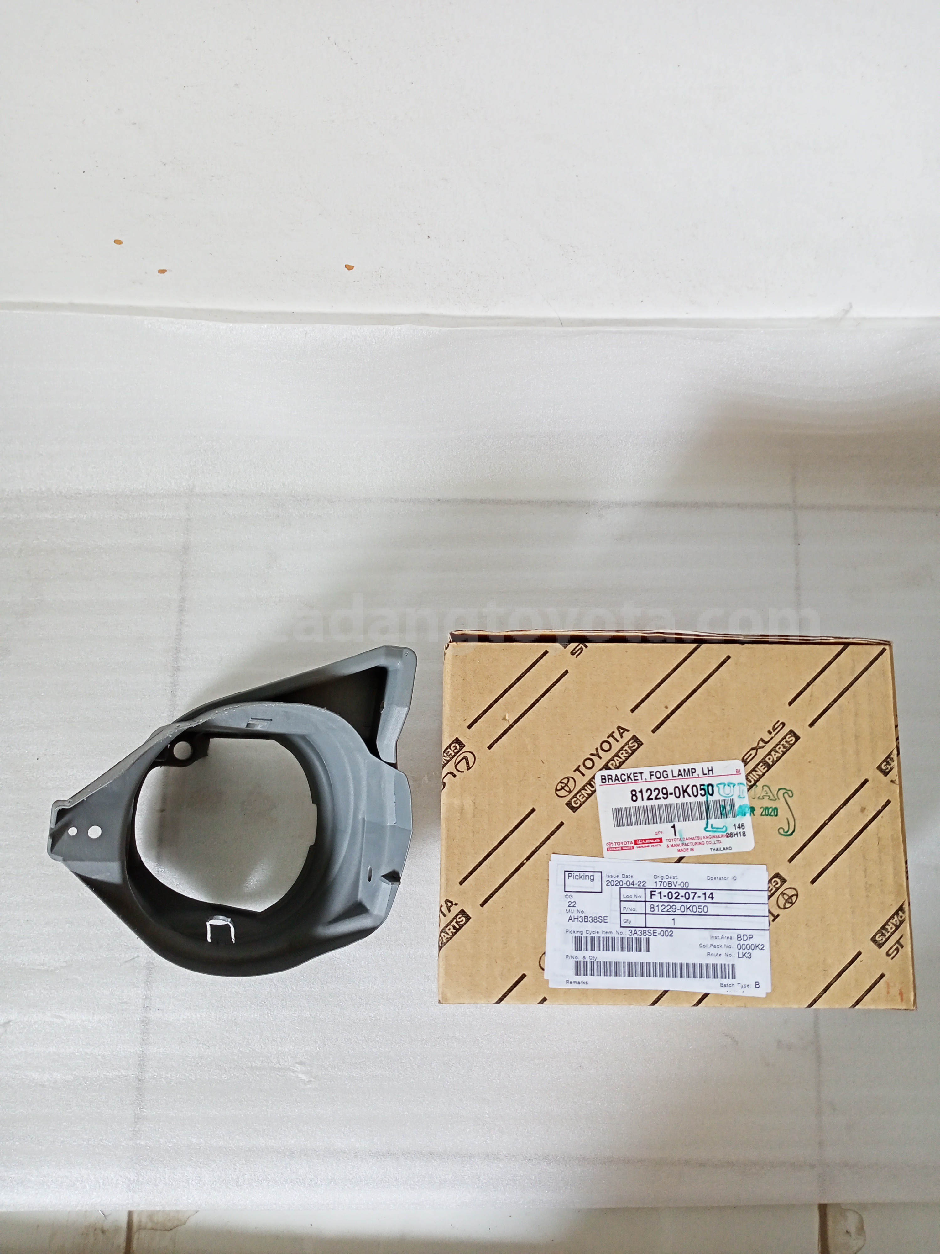 812290K050 BRACKET, FOG LAMP, L - TOYOTA
