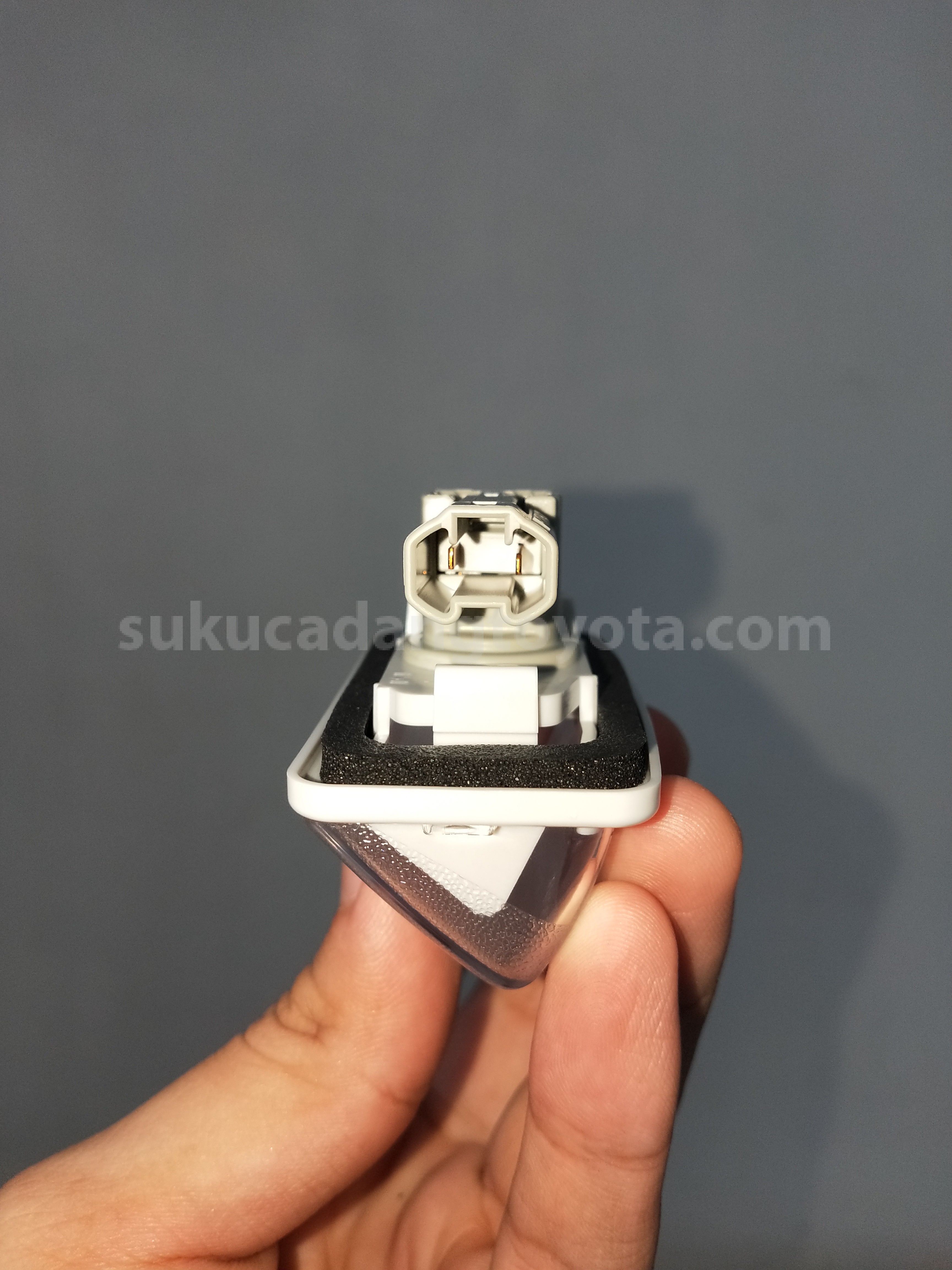 81270BZ010 LAMP ASSY, LICEN - TOYOTA