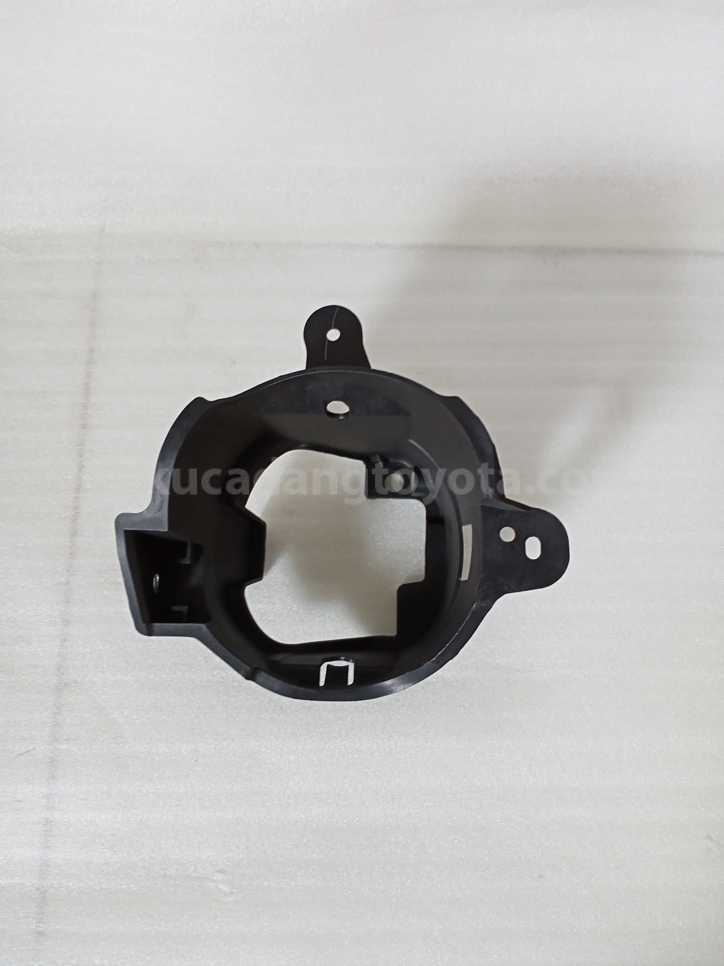 814810K050 BRACKET, FOG LAMP, R - TOYOTA