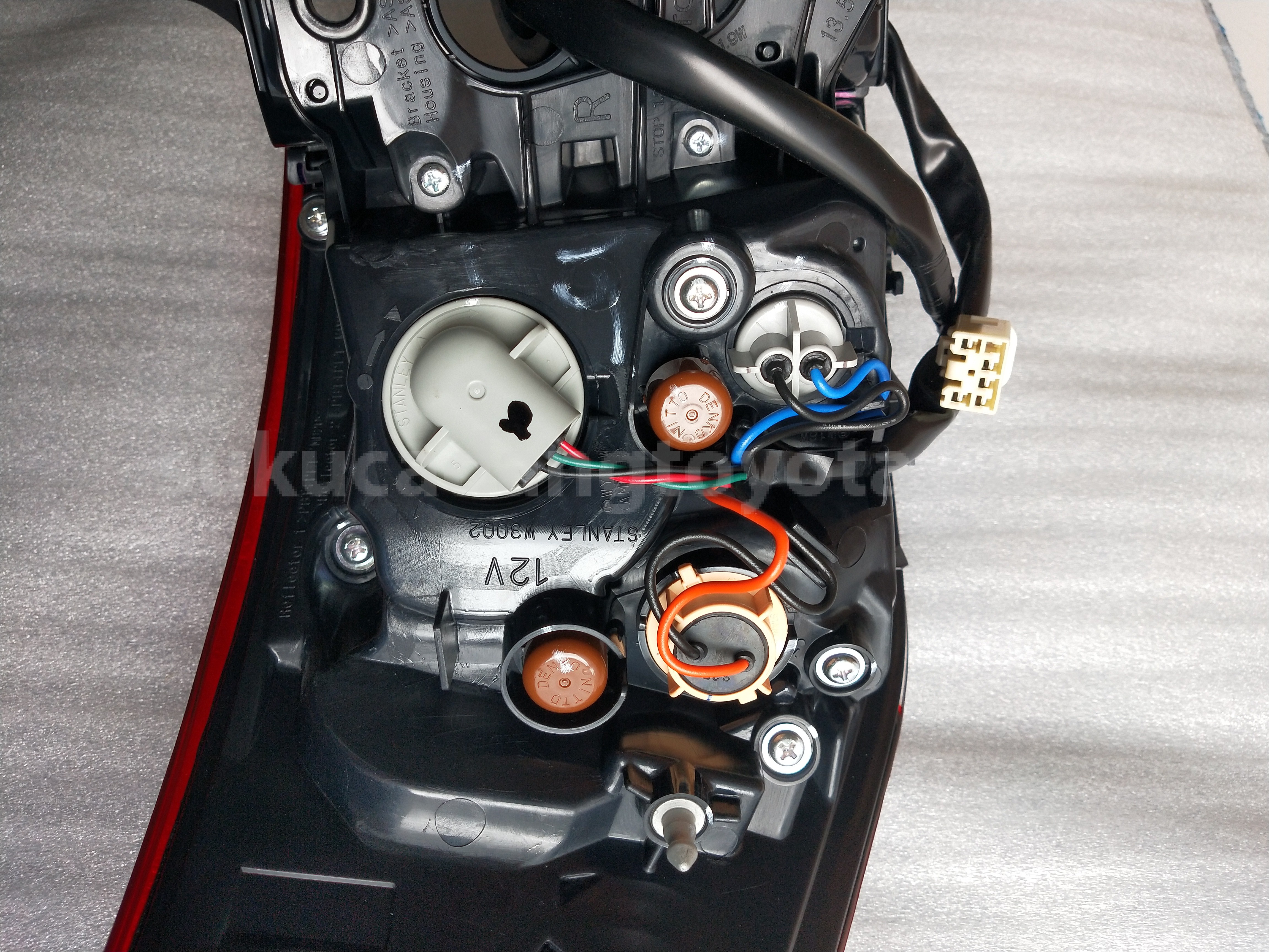 815500K382 LAMP A/S RR COMBI RH - TOYOTA