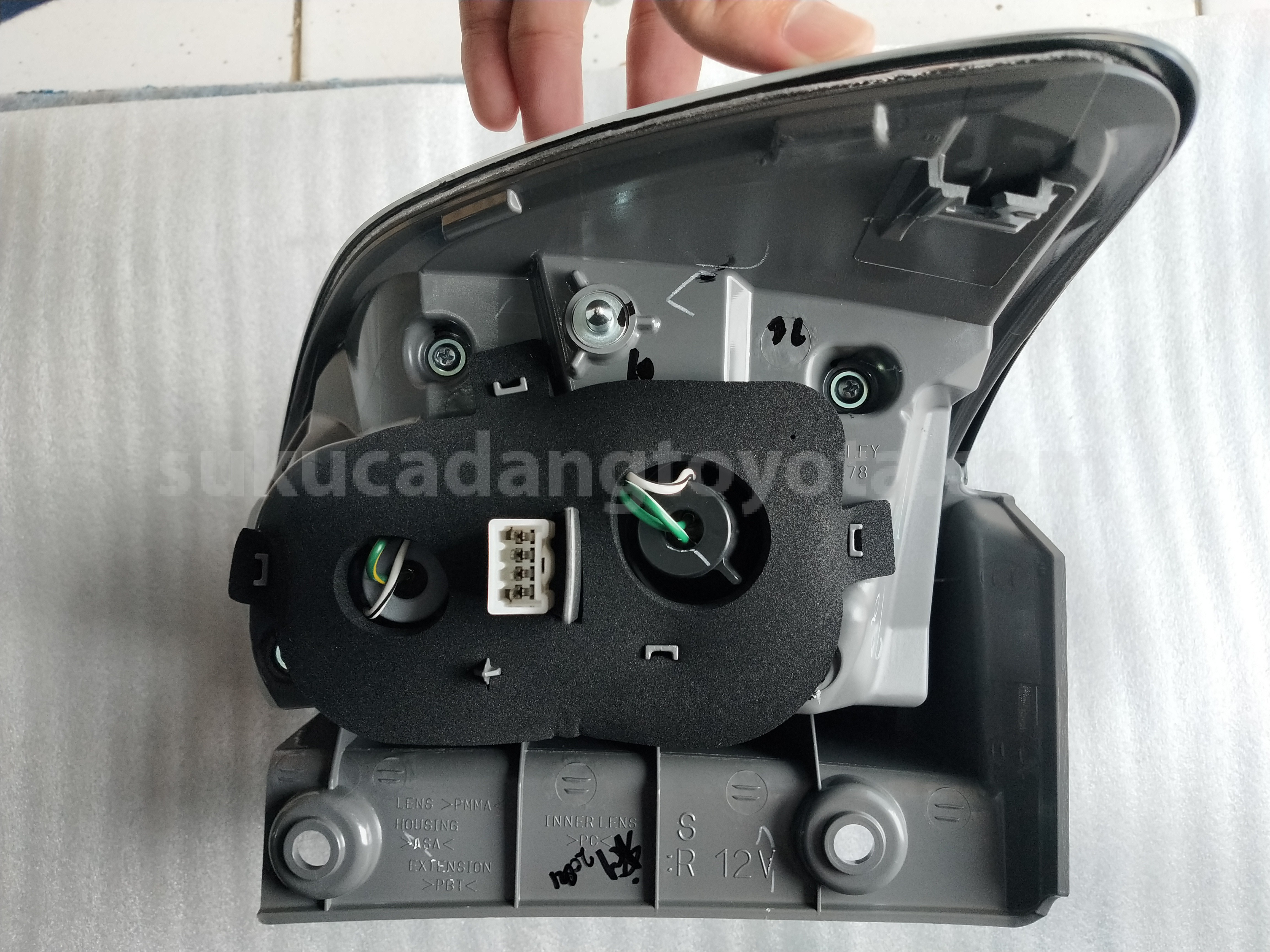 815500K400 LAMP ASSY, RR COMBIN - TOYOTA
