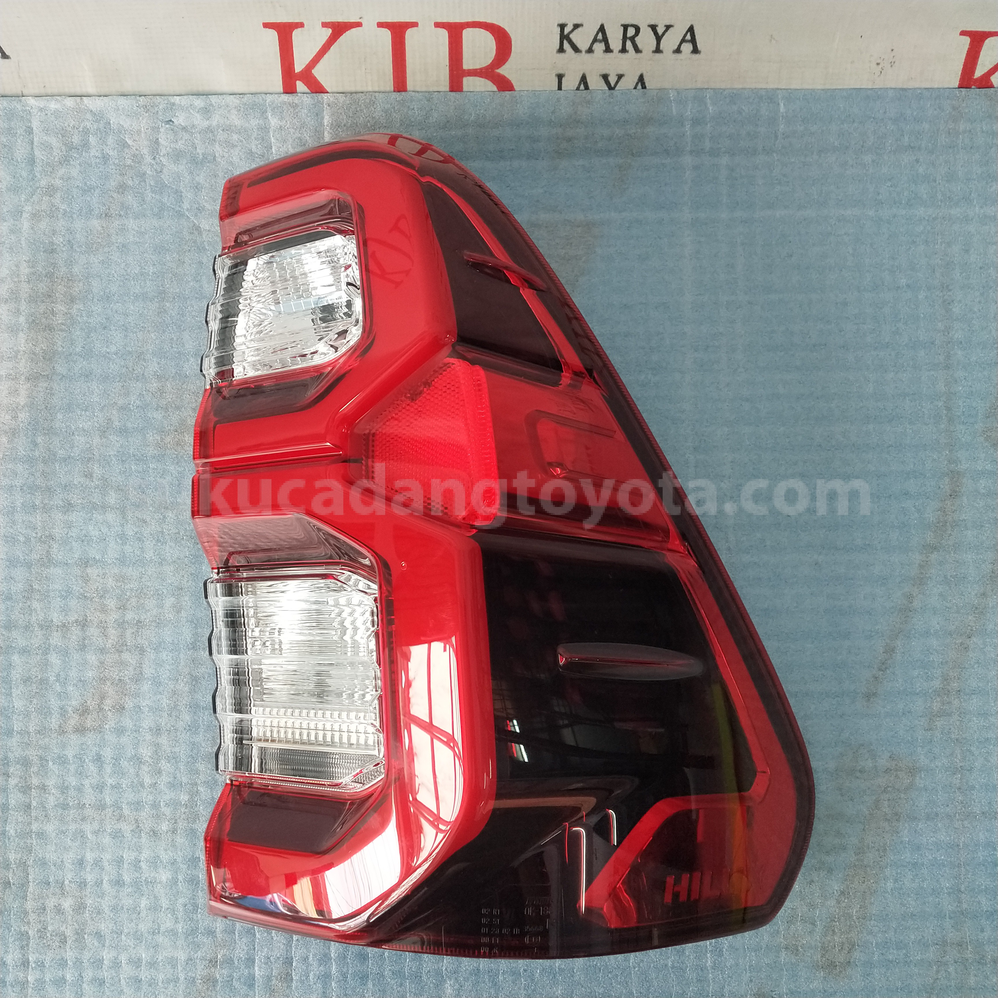 815500K690 LAMP ASSY, RR COMBIN - TOYOTA