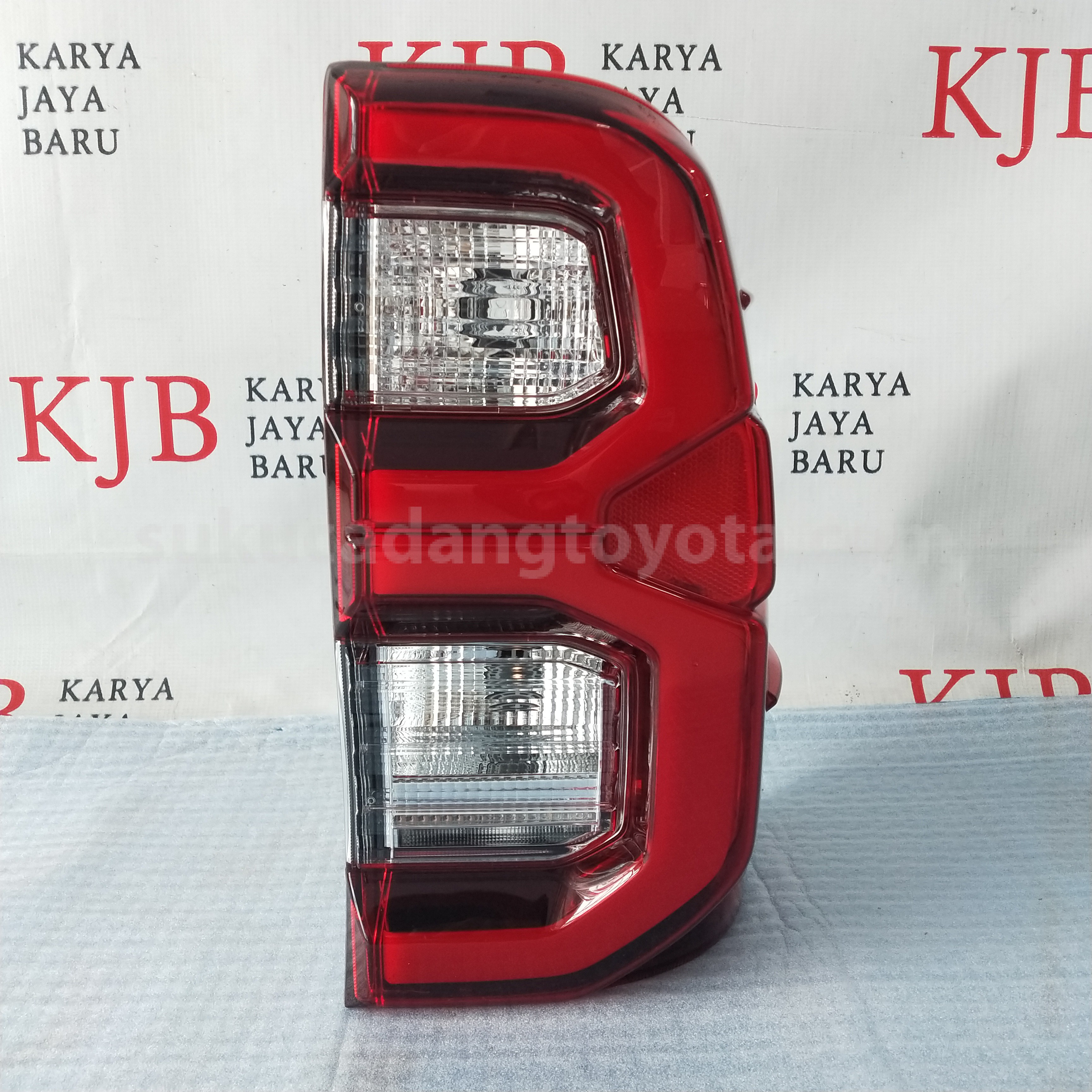 815500K690 LAMP ASSY, RR COMBIN - TOYOTA