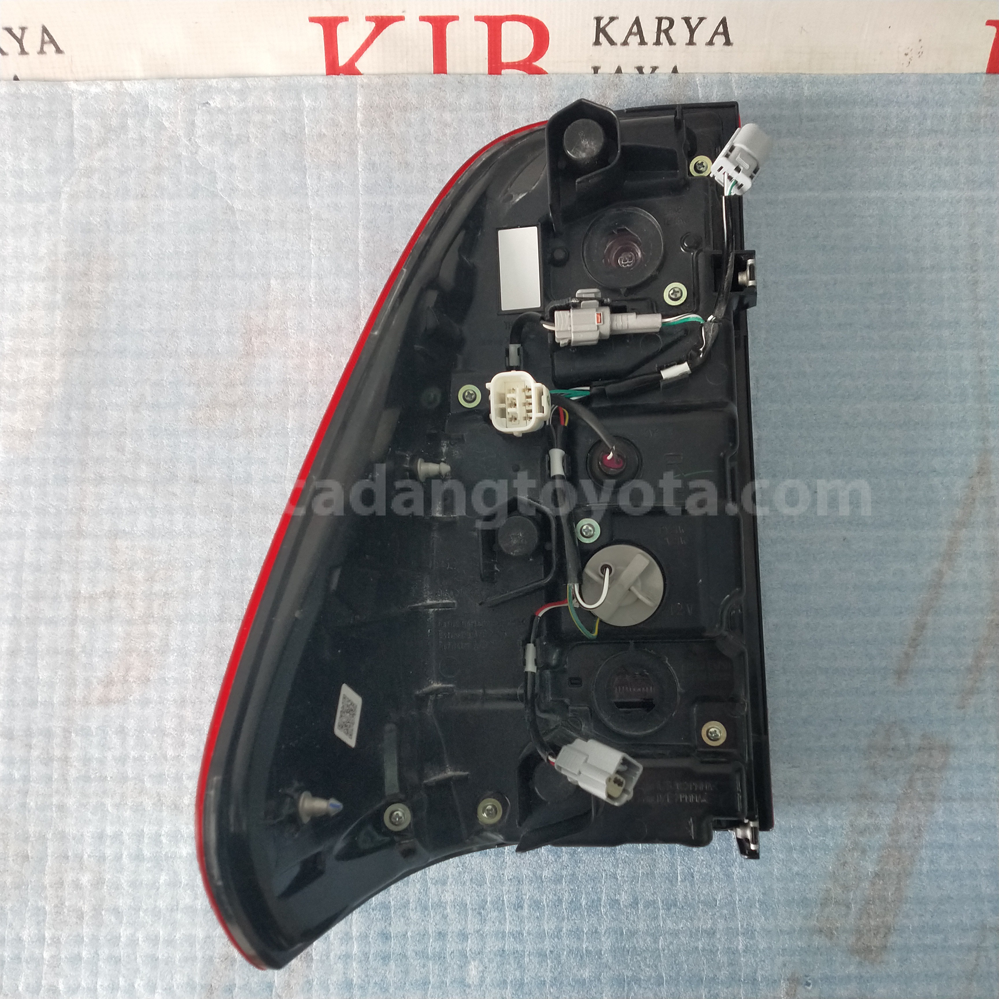 815500K690 LAMP ASSY, RR COMBIN - TOYOTA