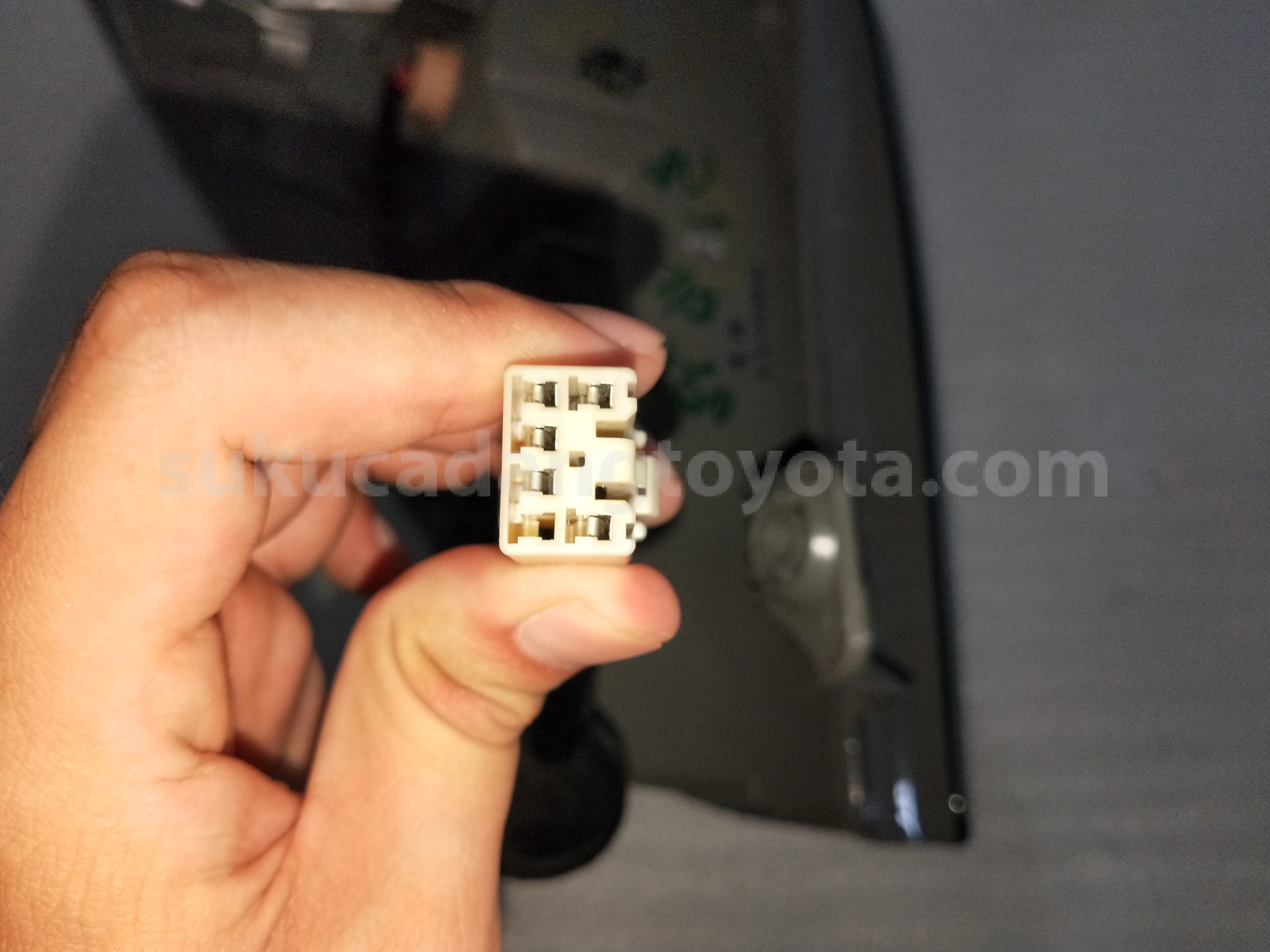 81550BZ170 LAMP ASSY,RR COMB RH - TOYOTA