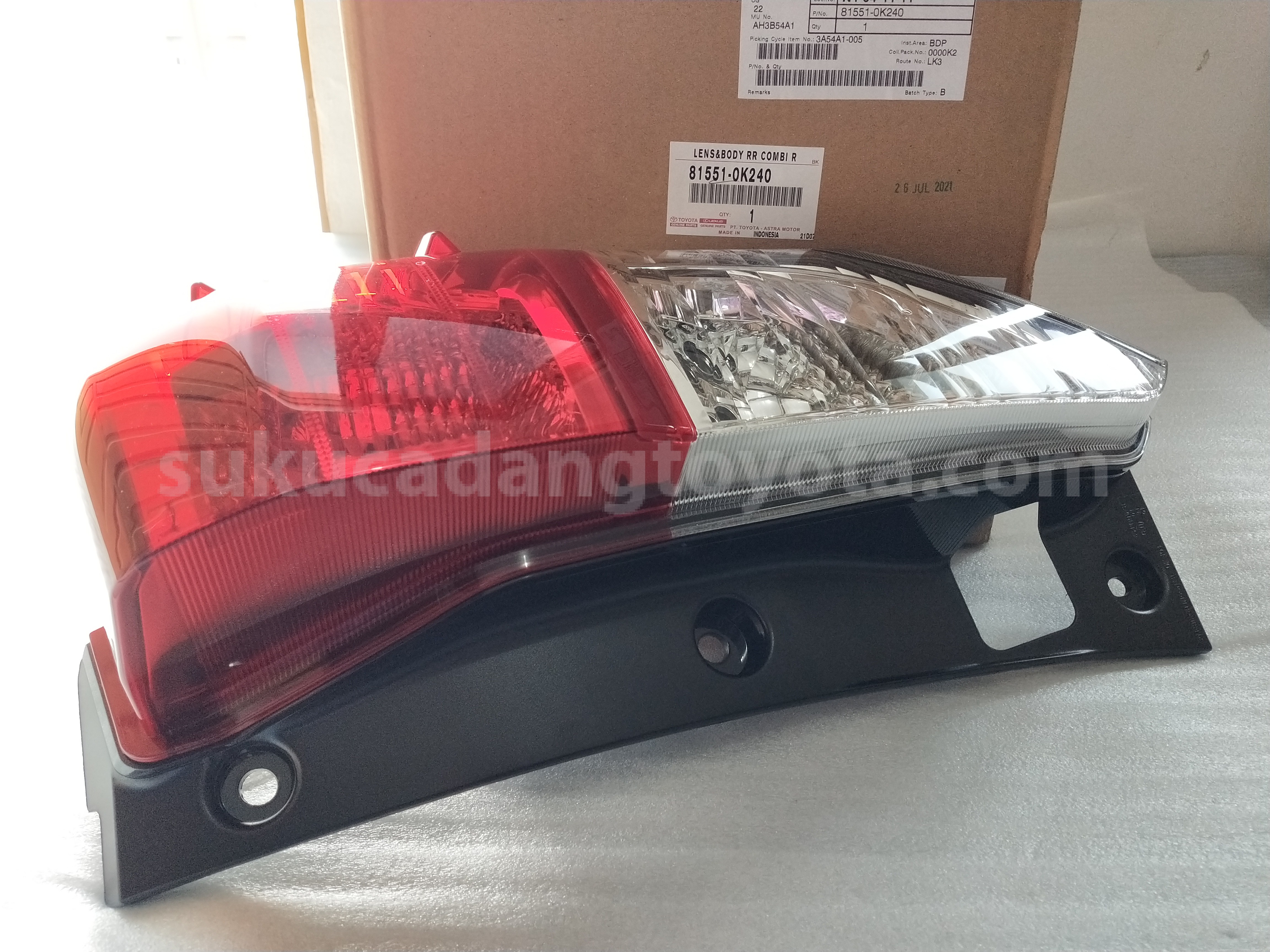 815510K240 LENS&BODY RR COMBI R - TOYOTA