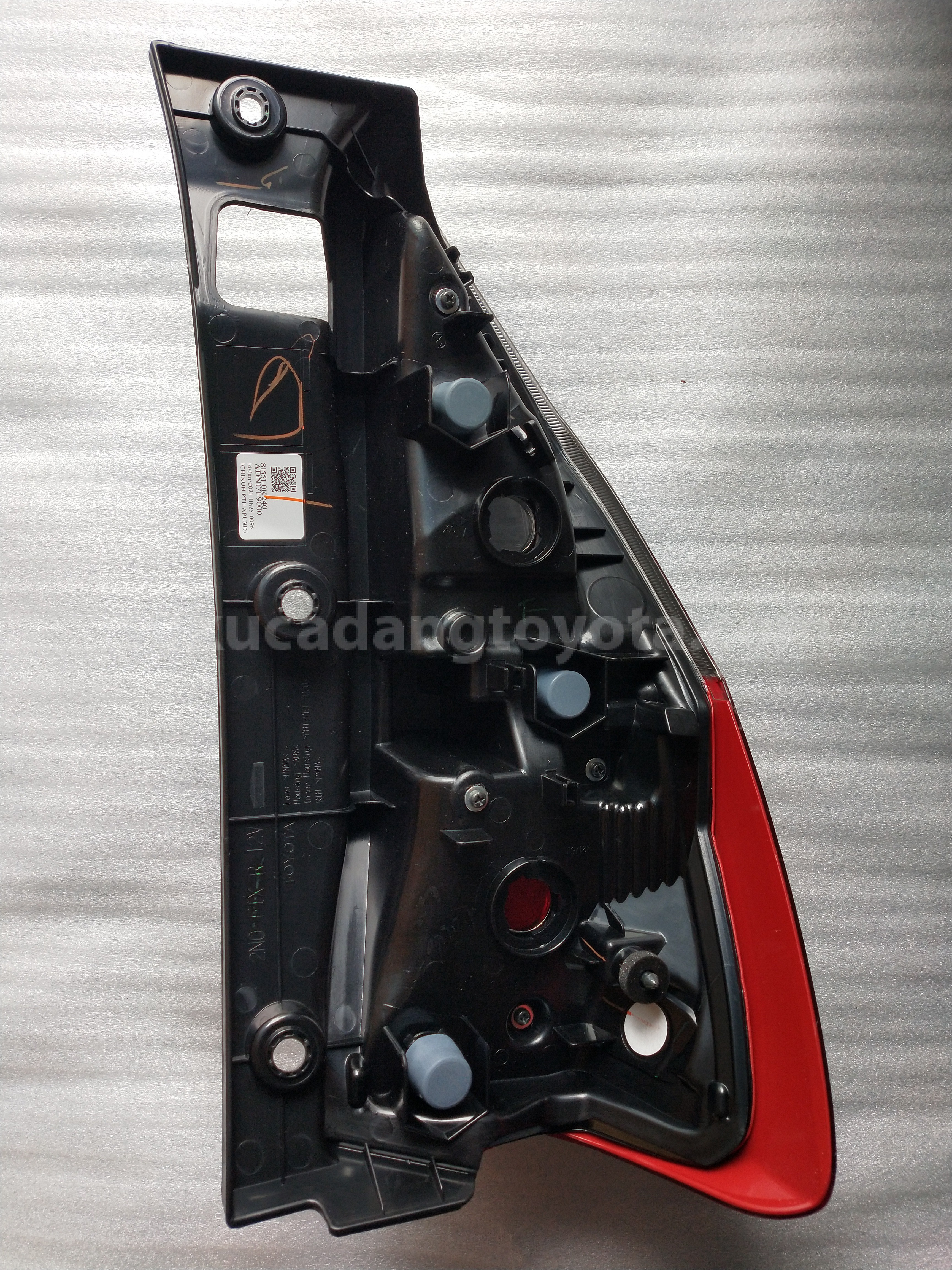 815510K240 LENS&BODY RR COMBI R - TOYOTA