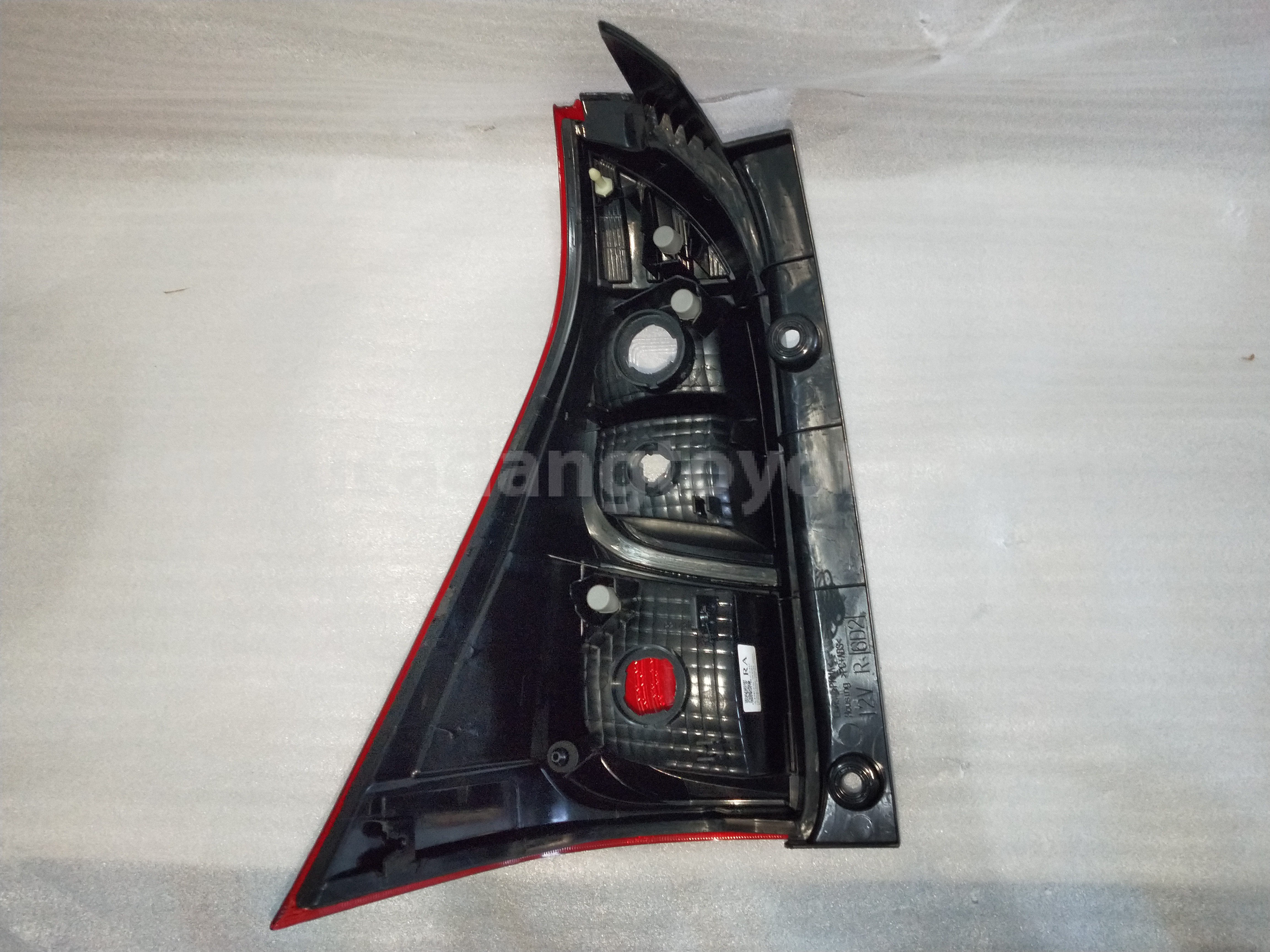 81551BZ240 LENS&BODY RR COMBI R - TOYOTA