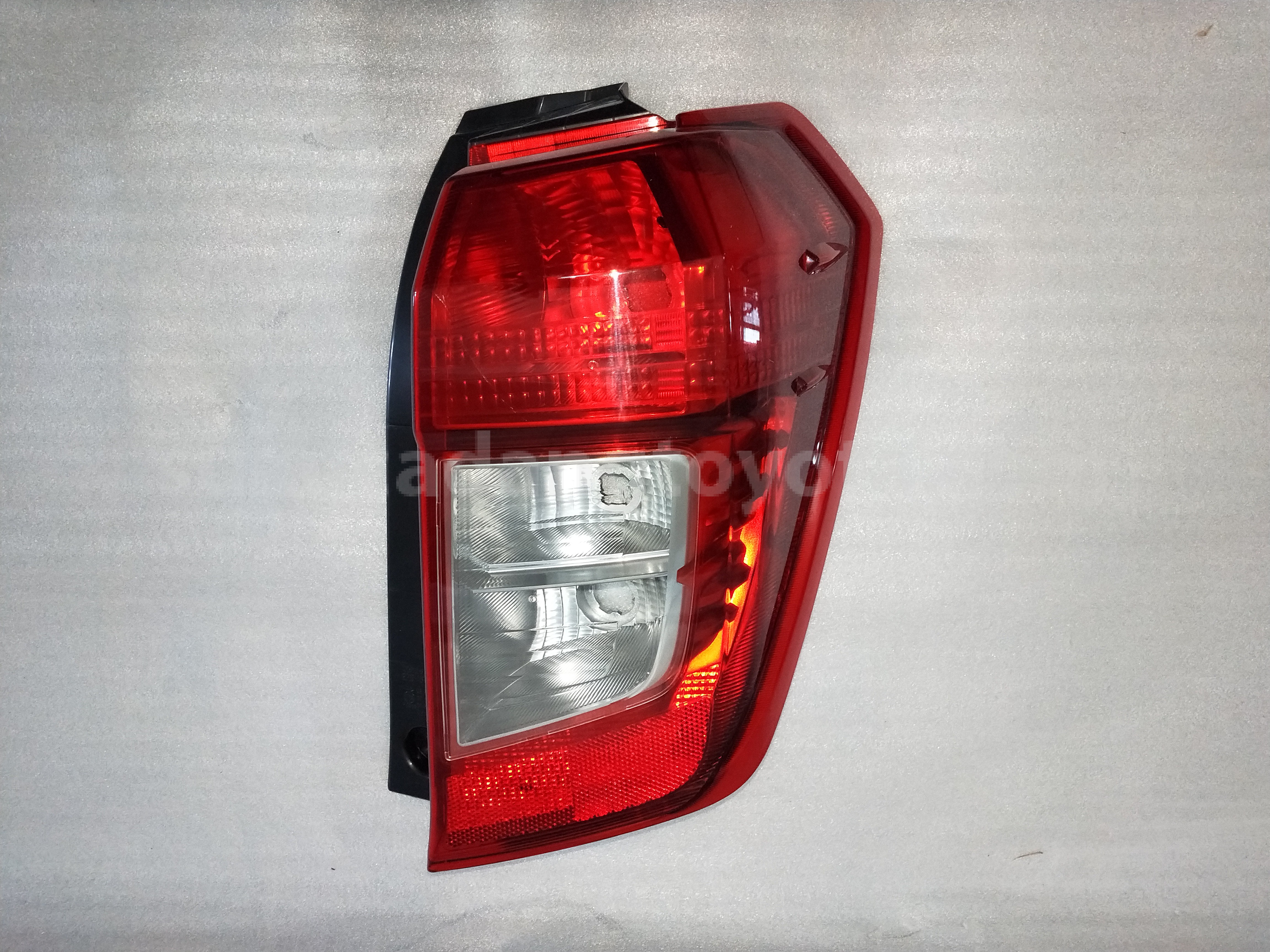 81551BZ260 LENS&BODY RR COMBI R - TOYOTA