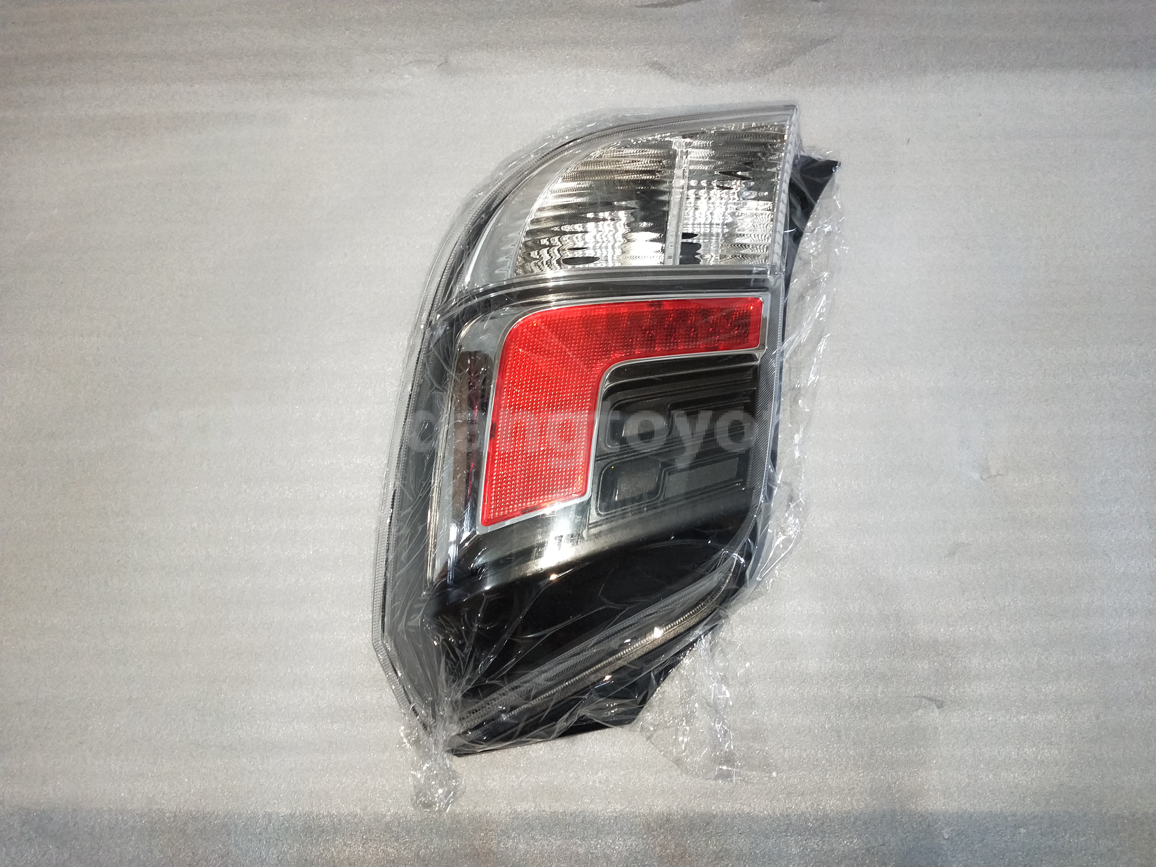 81551BZ400 HOUSING UNIT ASSY,RH - TOYOTA