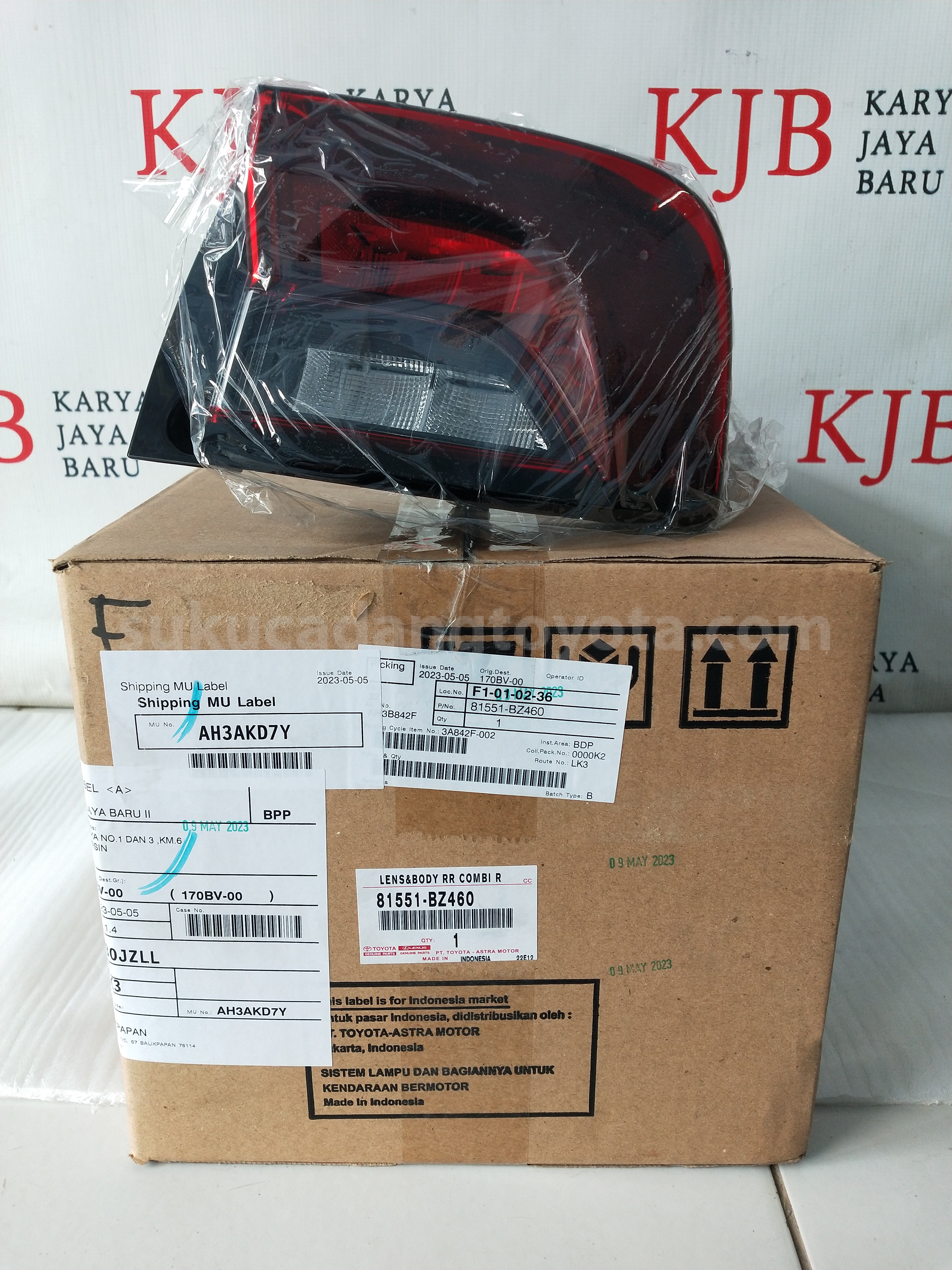 81551BZ460 LENS&BODY RR COMBI R - TOYOTA