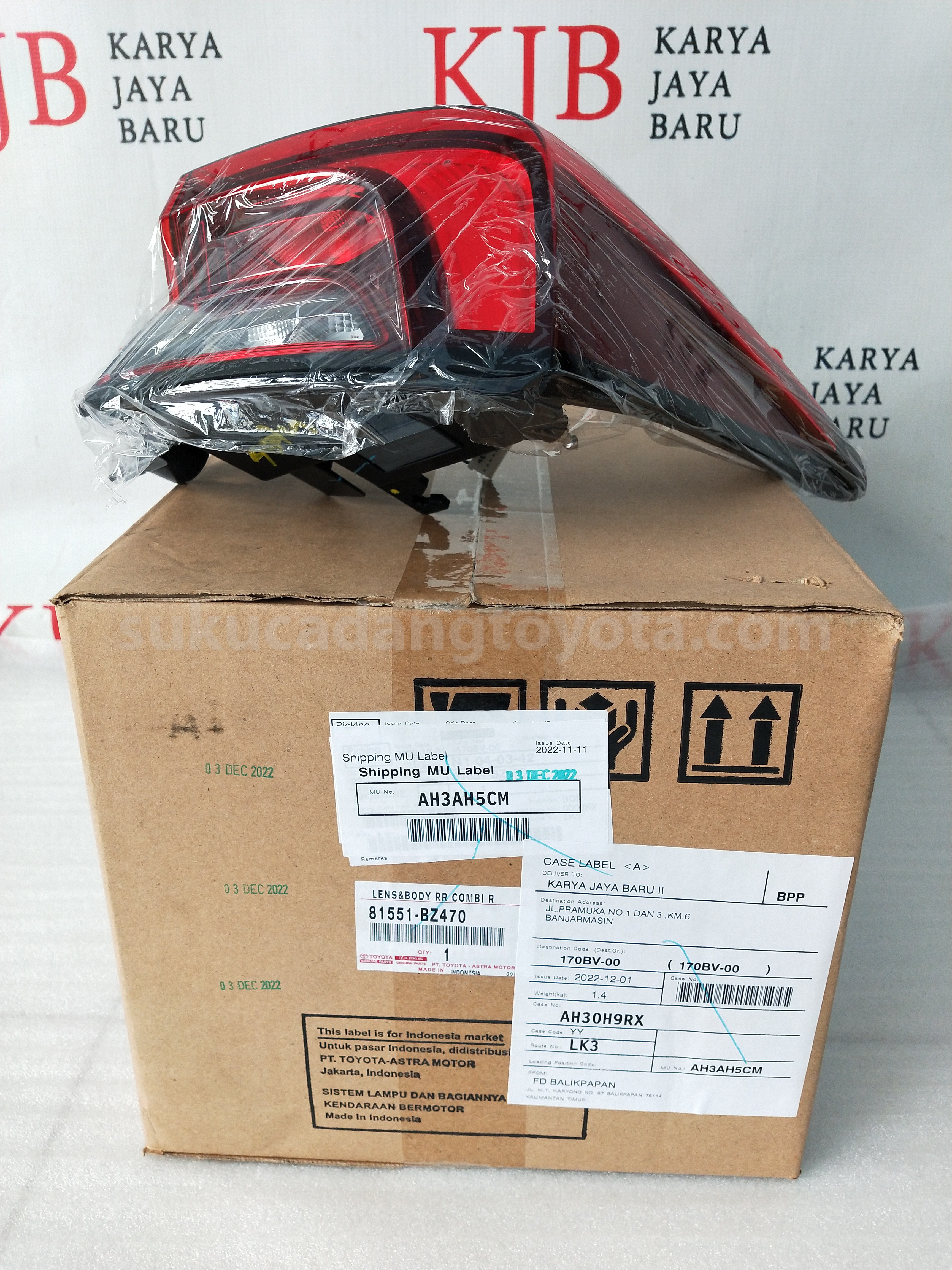 81551BZ470 LENS&BODY RR COMBI R - TOYOTA