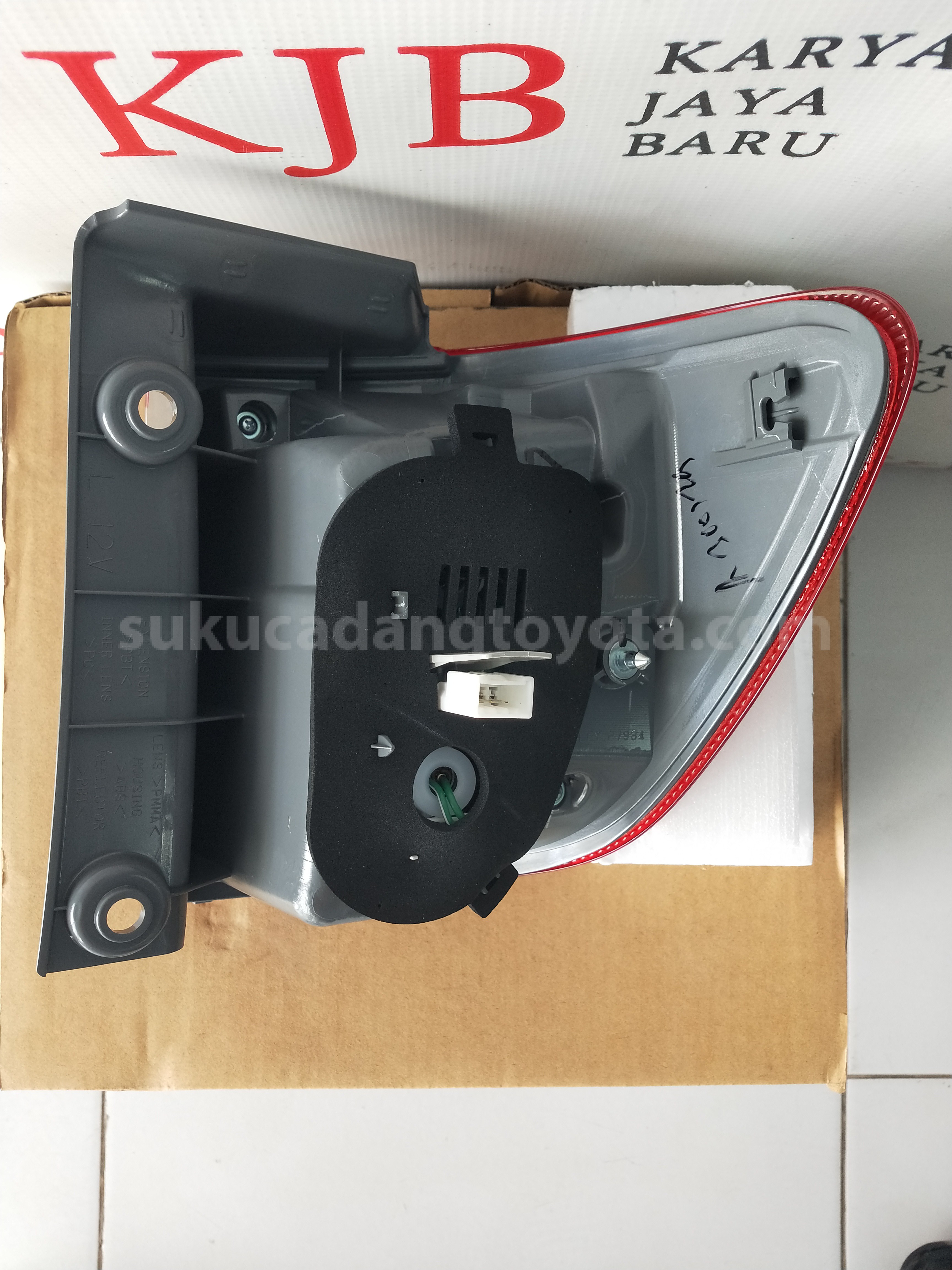 815600K110 LAMP ASSY, RR COMBIN - TOYOTA