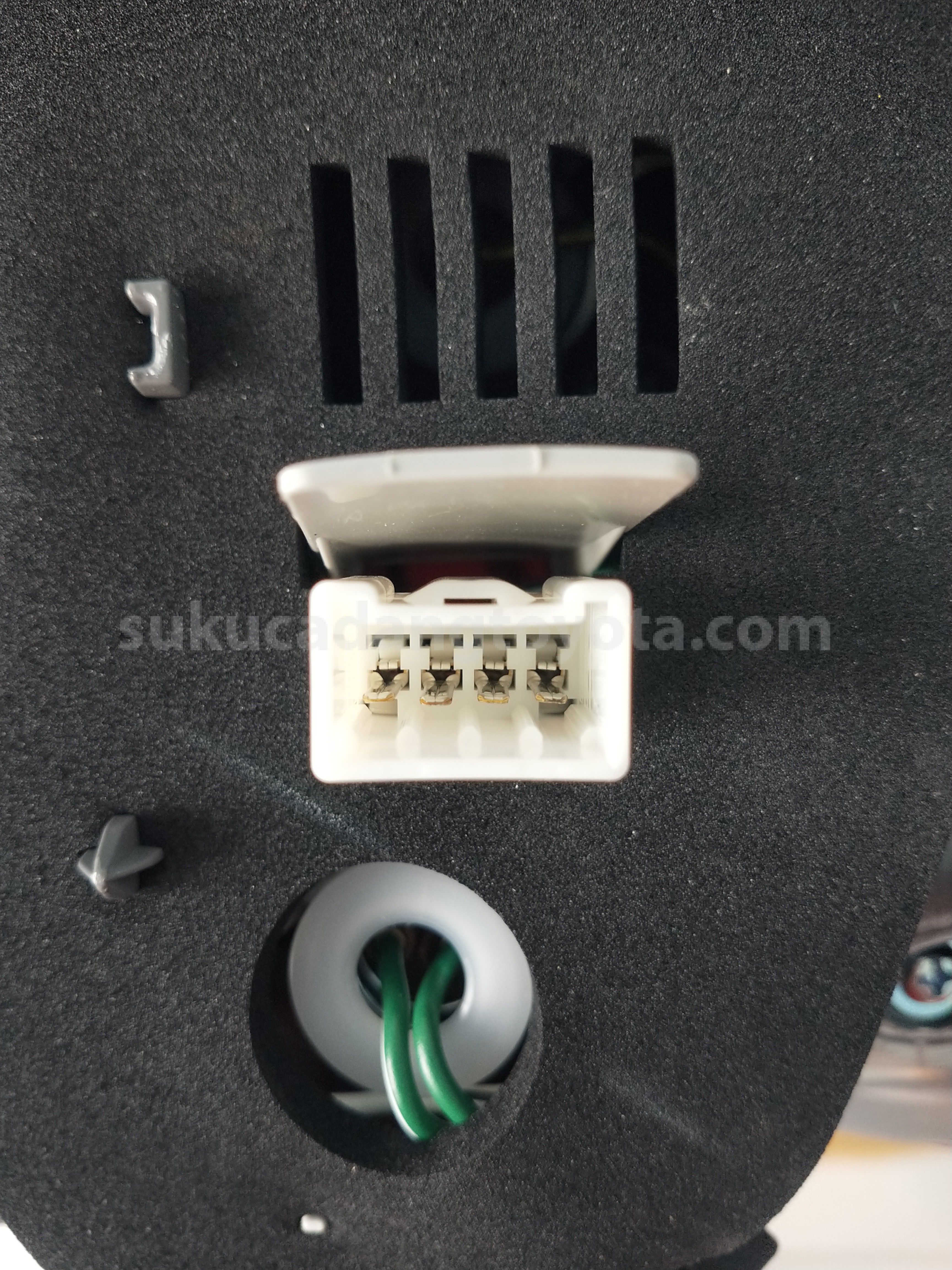 815600K110 LAMP ASSY, RR COMBIN - TOYOTA