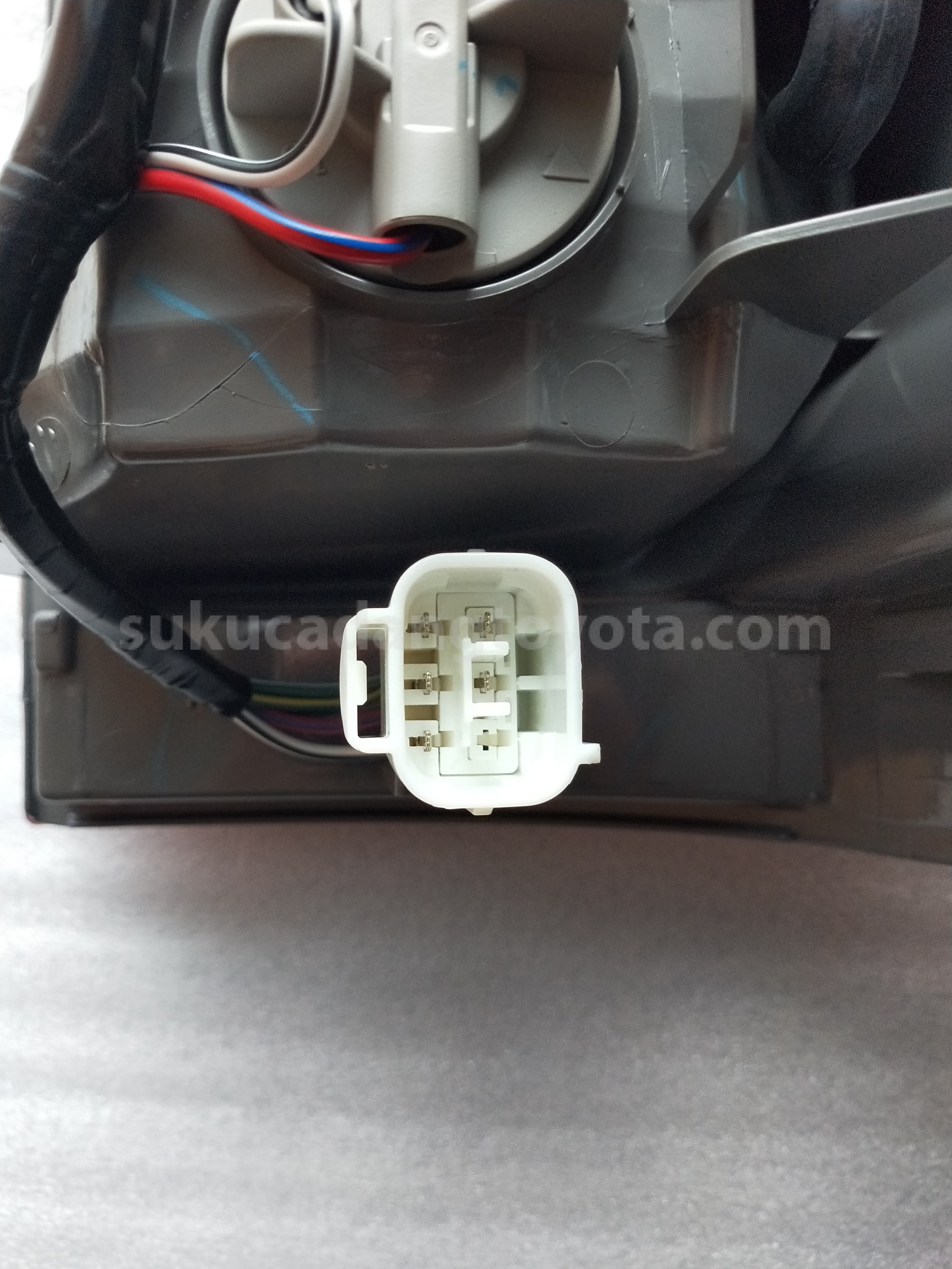 815600K150 LAMP ASSY, RR COMBIN - TOYOTA