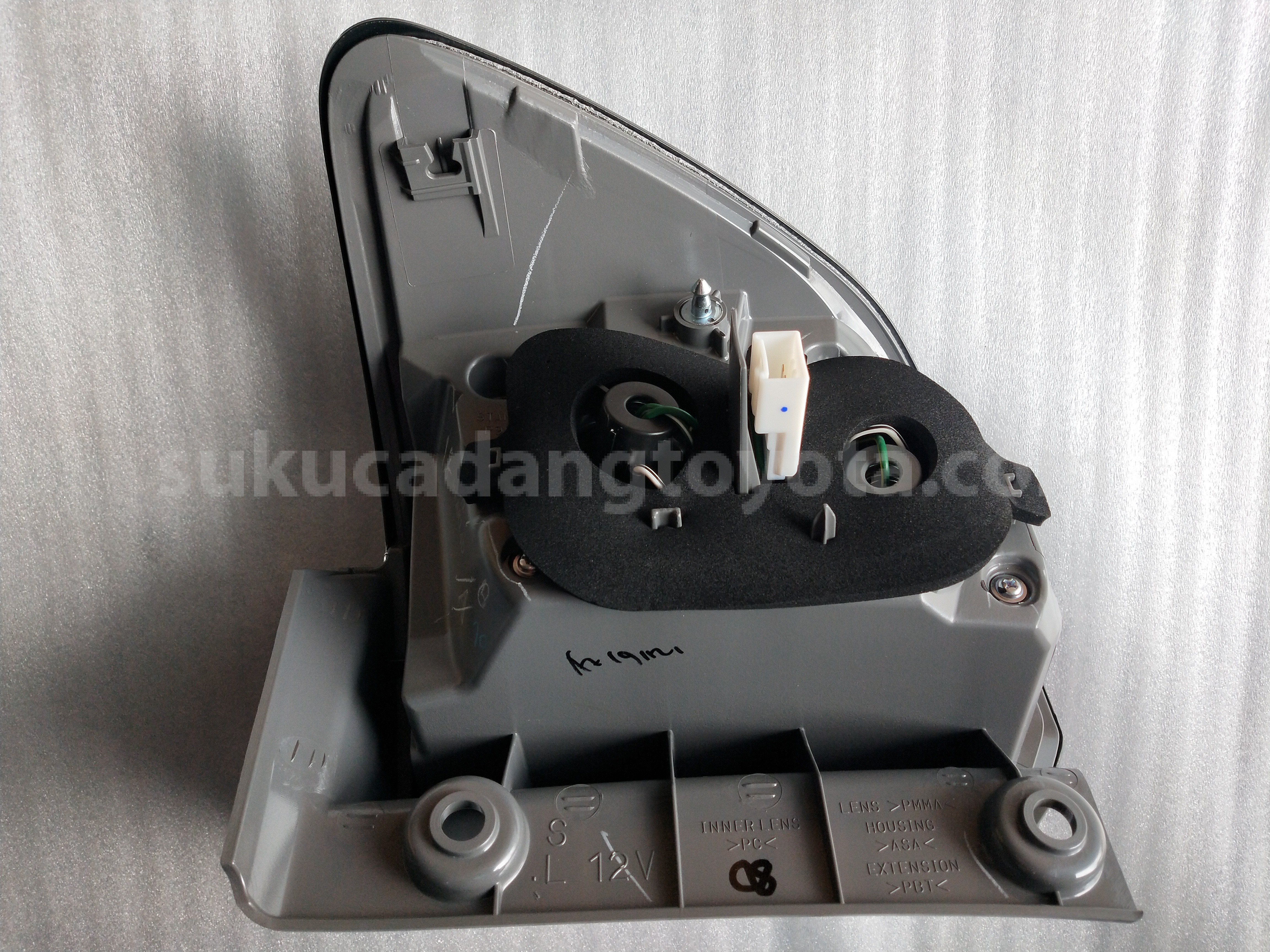 815600K410 LAMP ASSY, RR COMBIN - TOYOTA