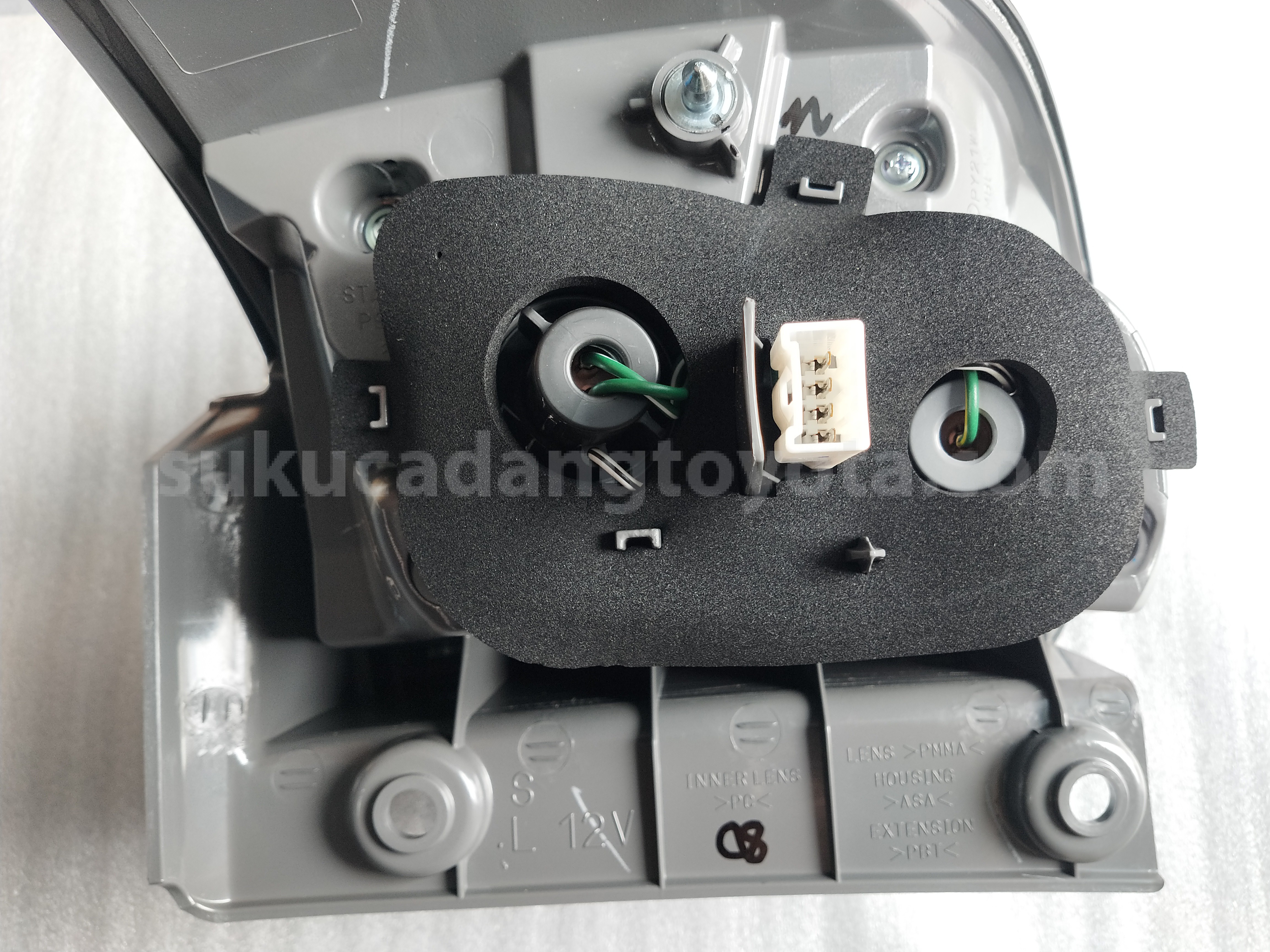 815600K410 LAMP ASSY, RR COMBIN - TOYOTA